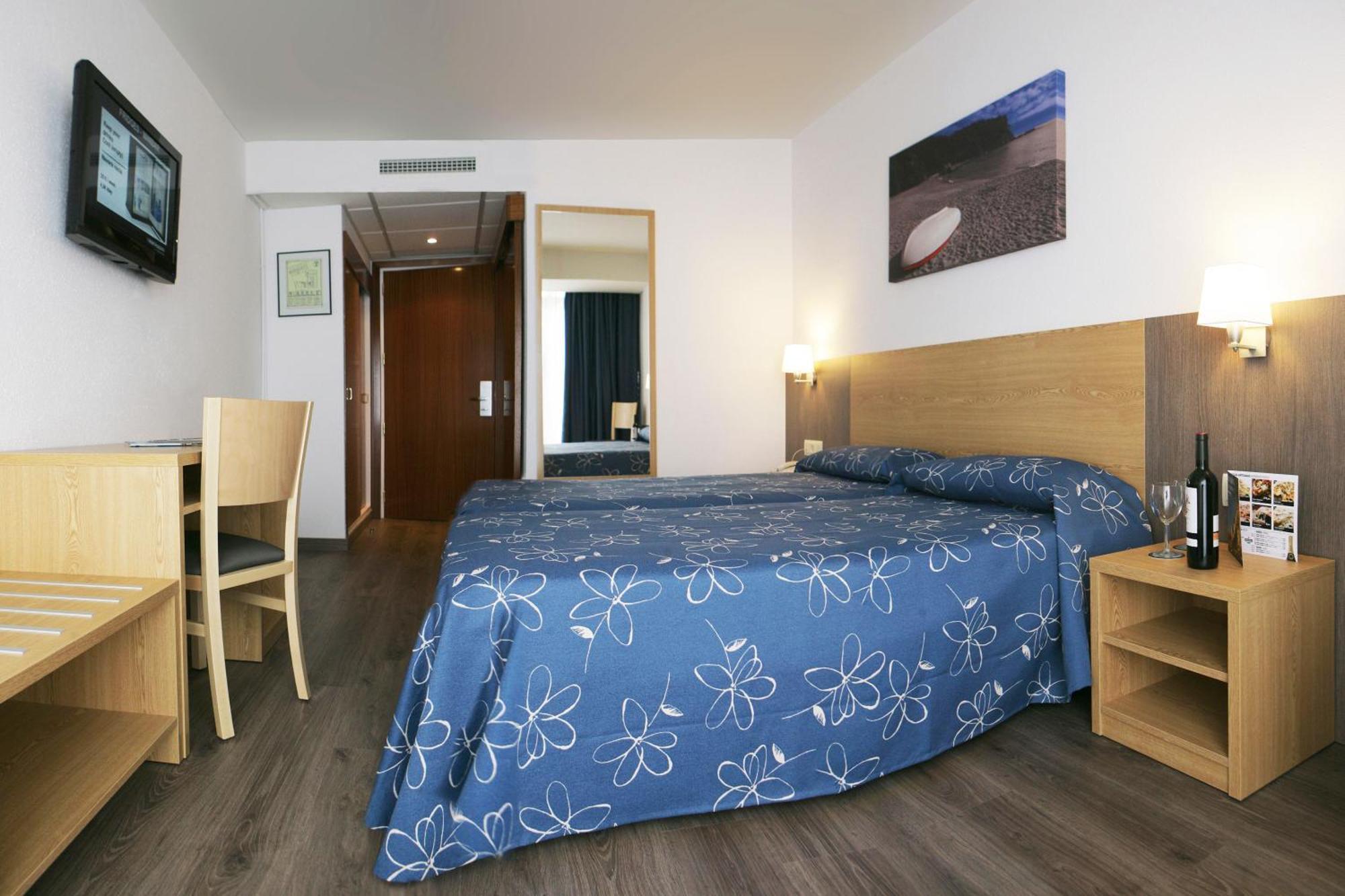 Double or Twin Room with No Balcony