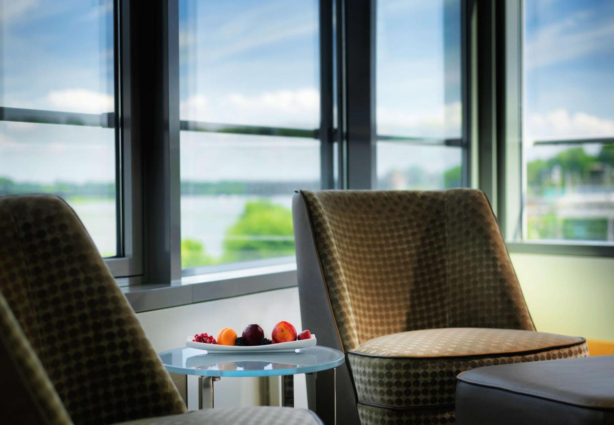 Deluxe King Room - Club Access