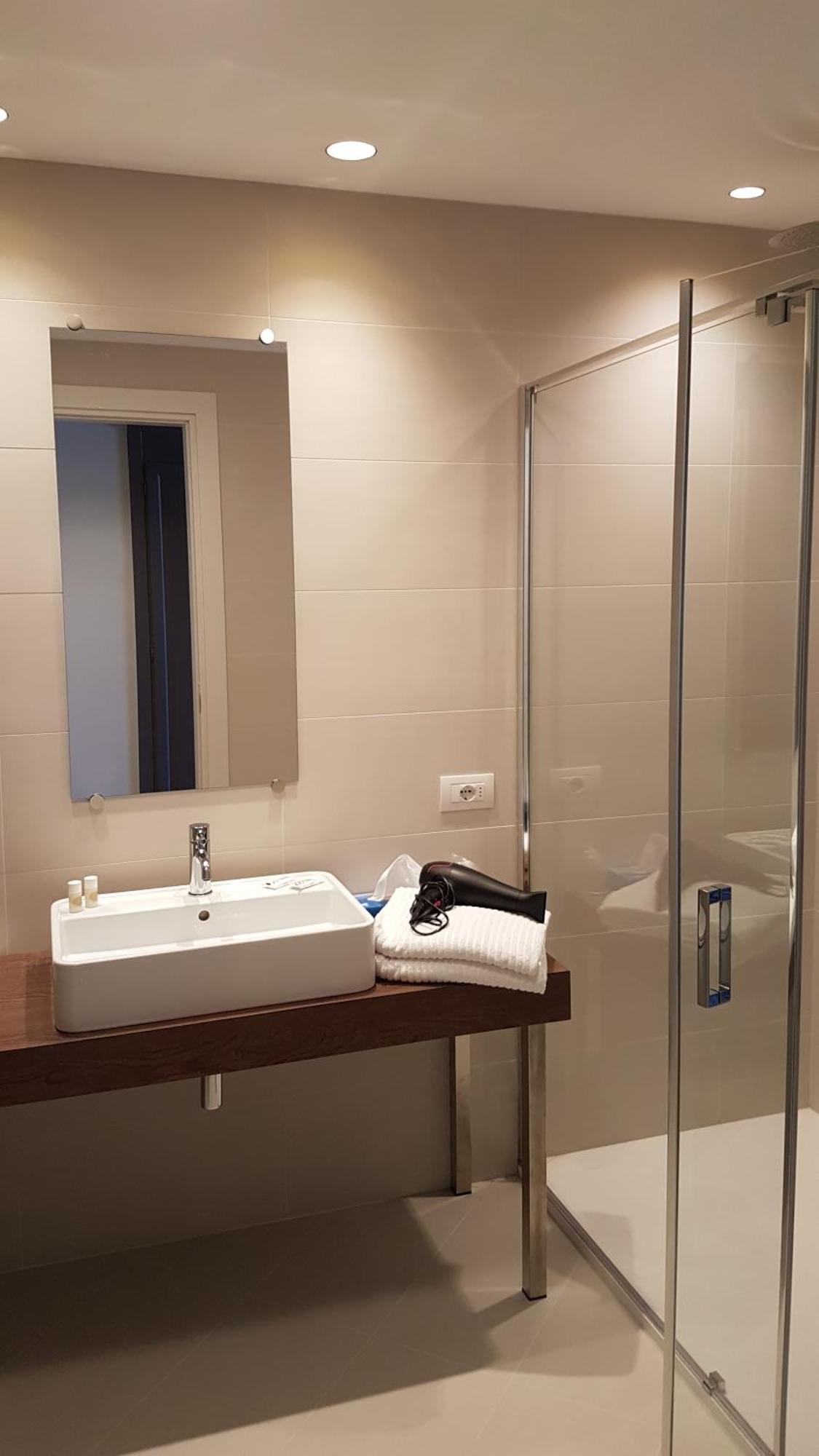 Deluxe Double or Twin Room with Balcony and Lake View