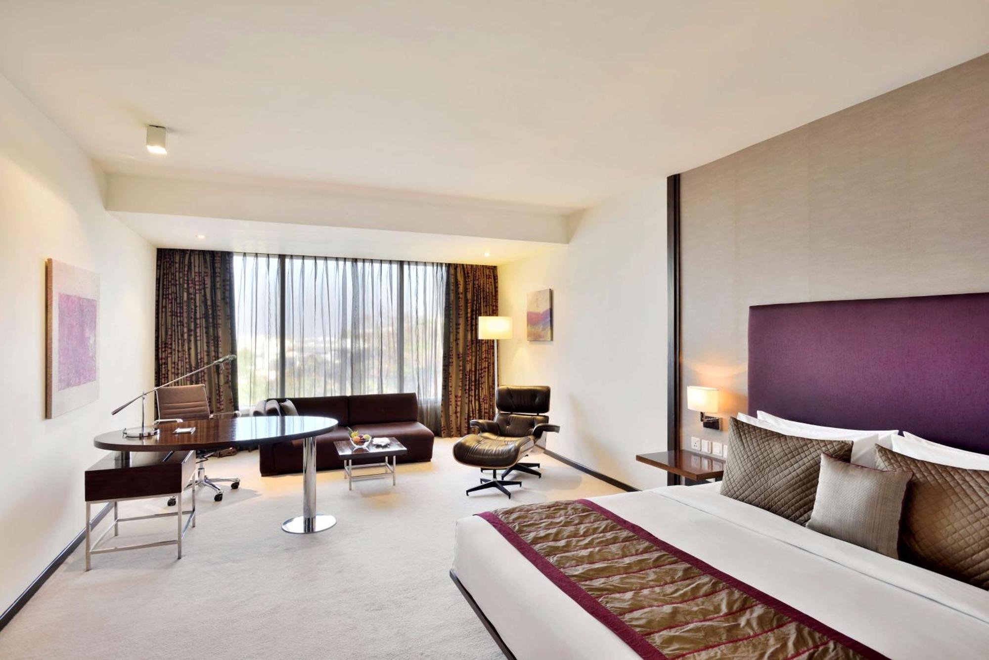 Business Class Room with 15% Discount on Food and Soft Beverages