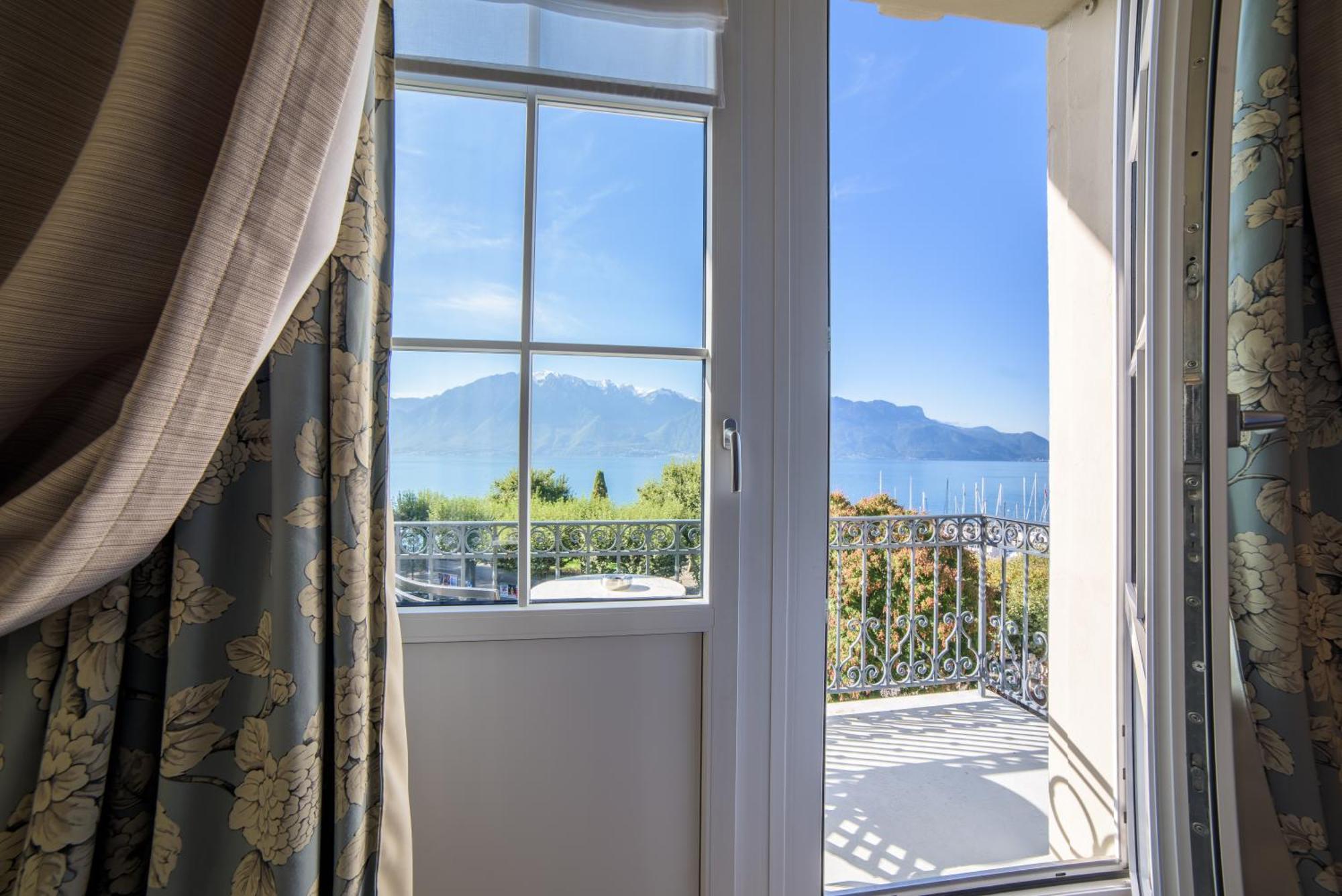Deluxe Room with Lake View