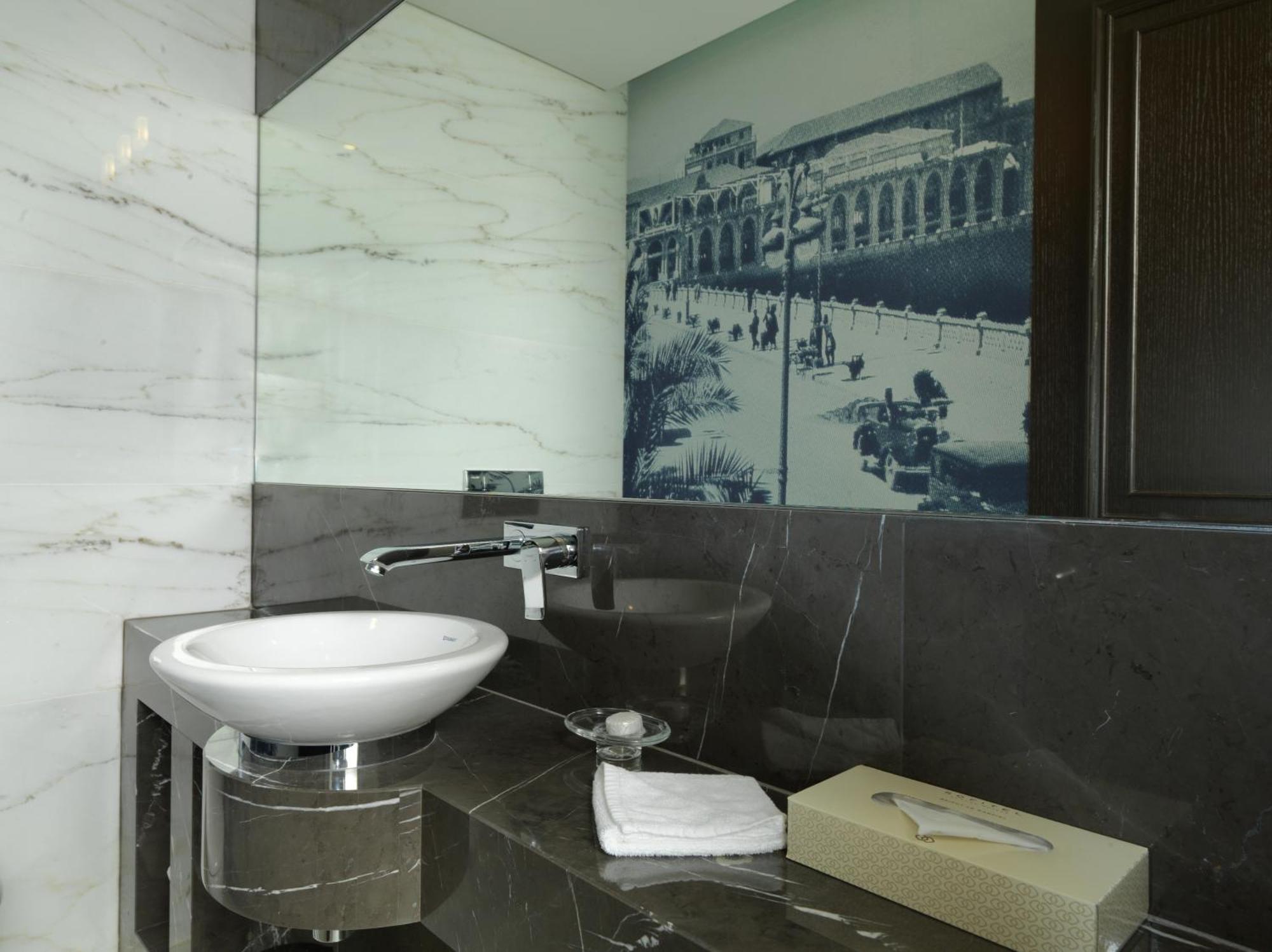 Prestige King Suite