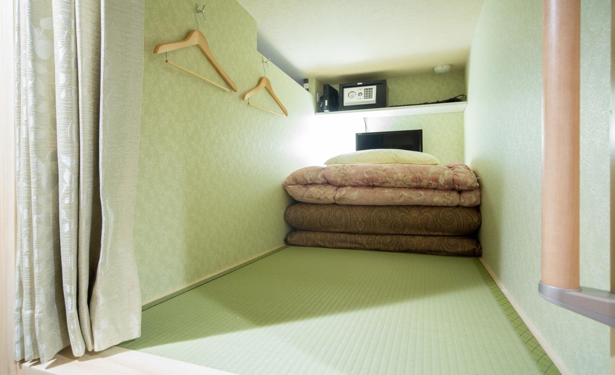 Mixed Capsule Room