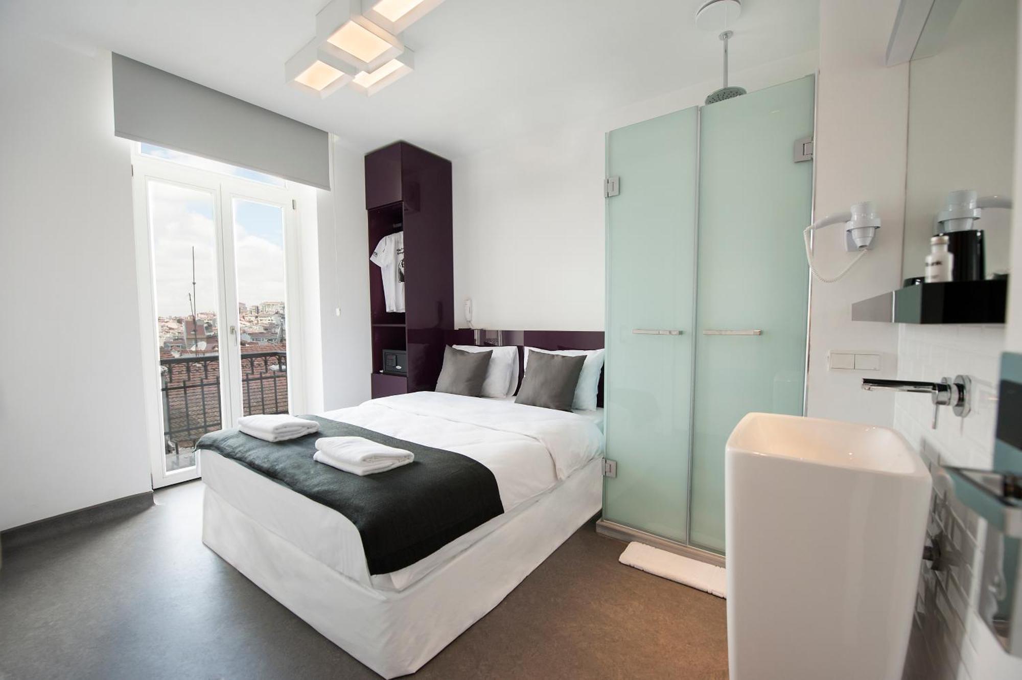 Superior Double Room with Private Bathroom
