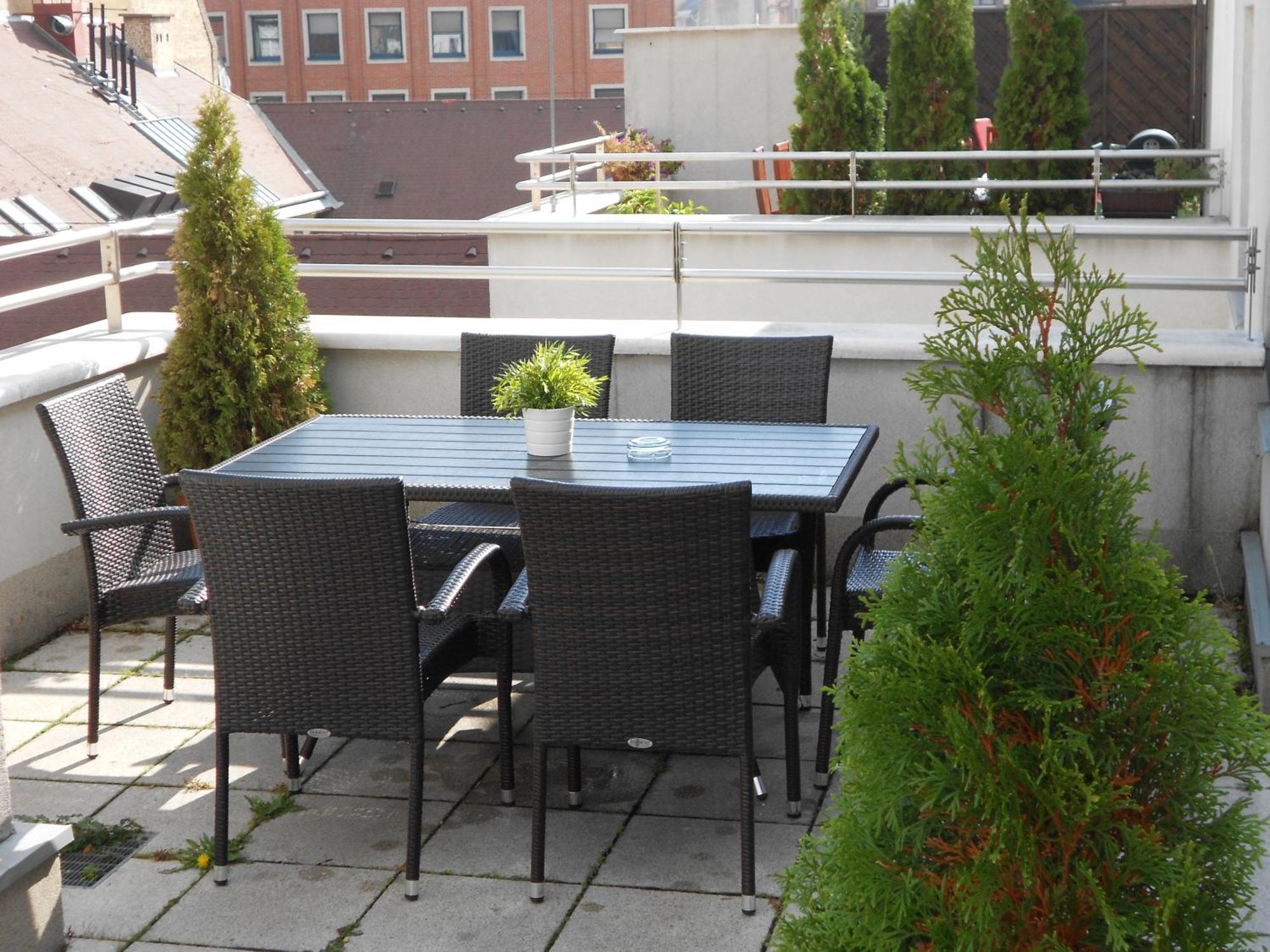 3-Bedroom Penthouse Apartment with Rooftop Terrace (6 Adults)