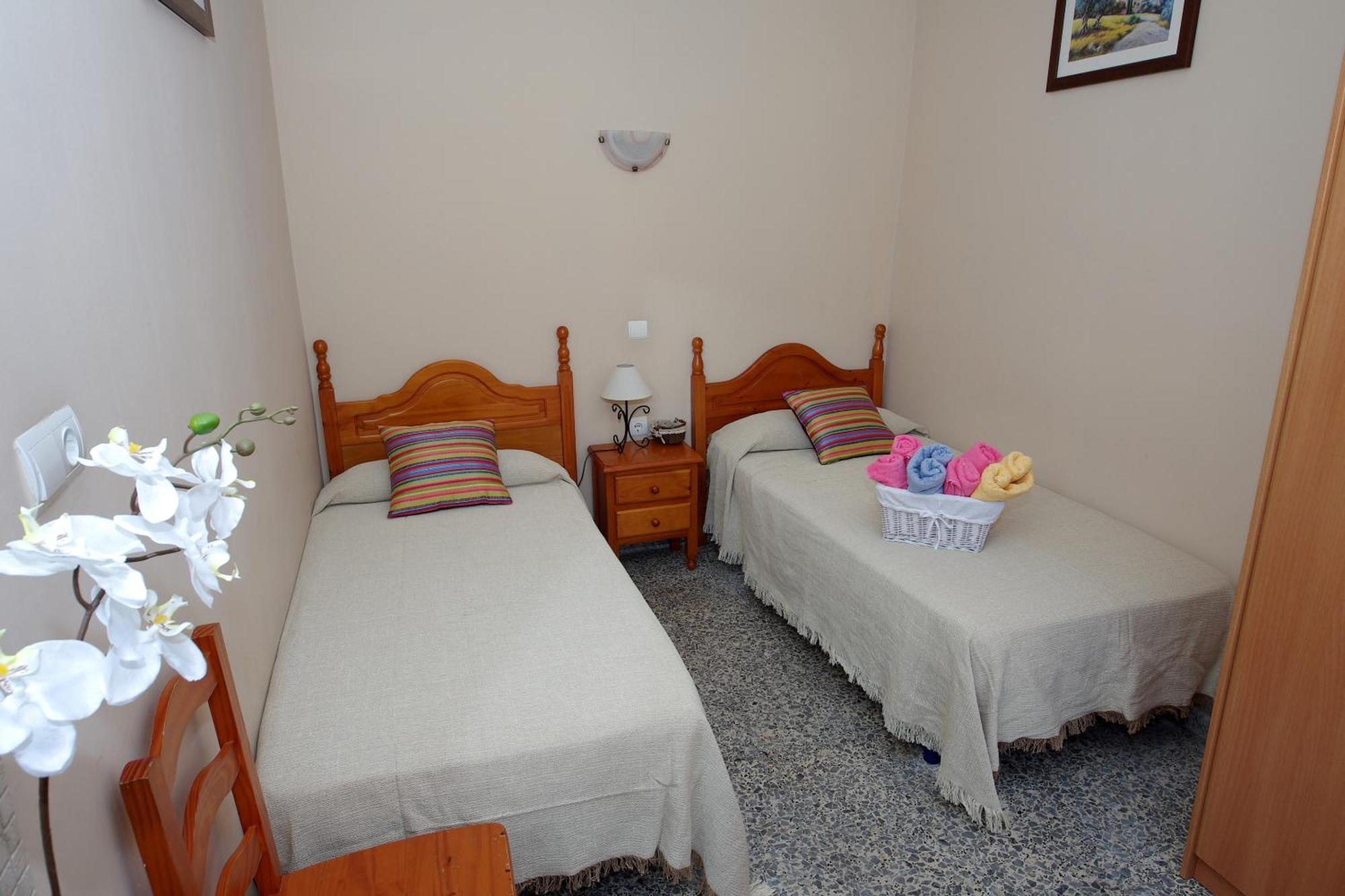 Single Room with Shared Bathroom