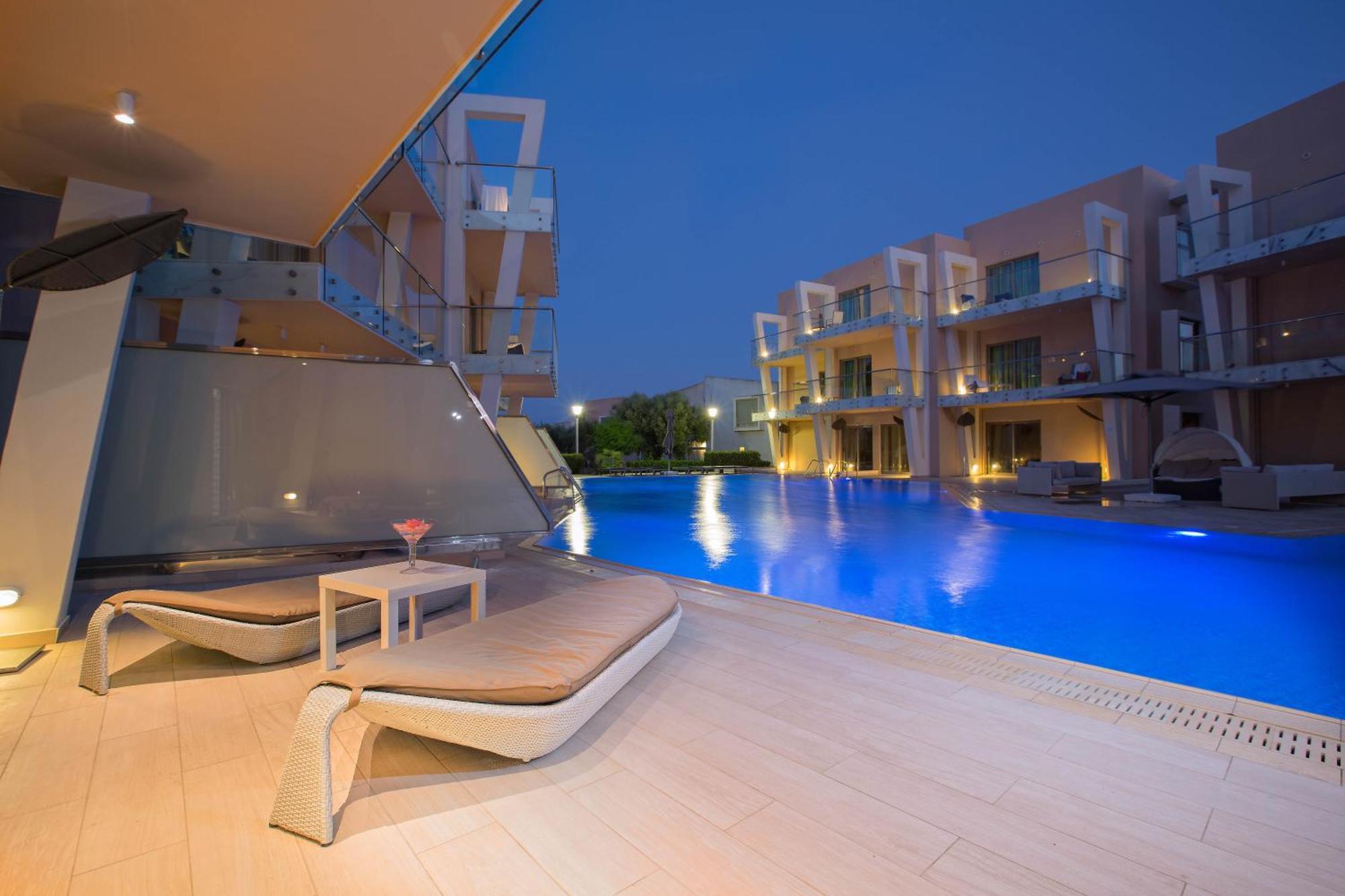Suite with Shared Pool