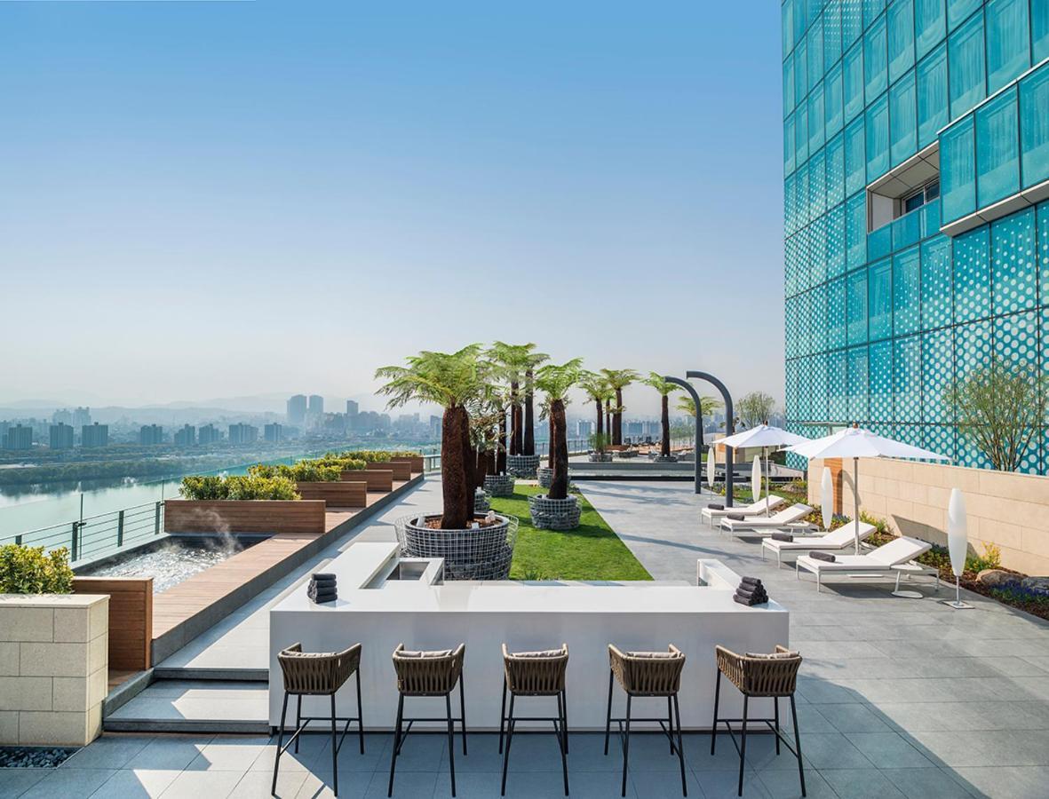 Junior Corner Suite with River View