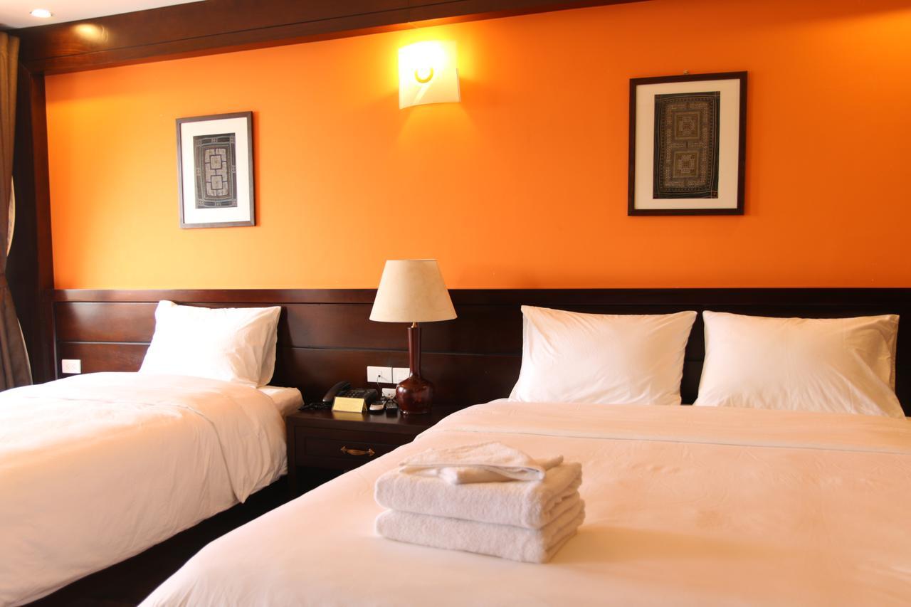 Deluxe Room (2 Adults + 1 Child)