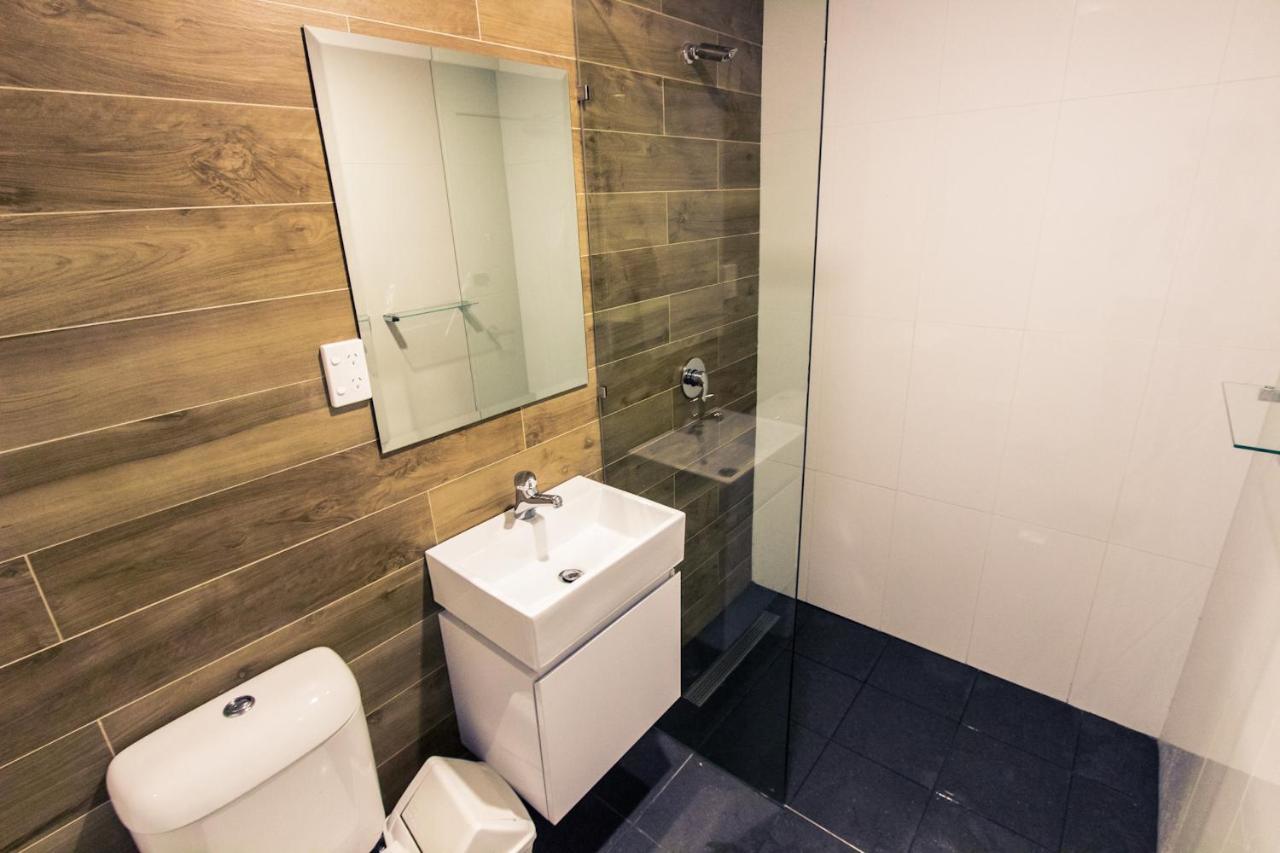 King Room with En Suite Bathroom
