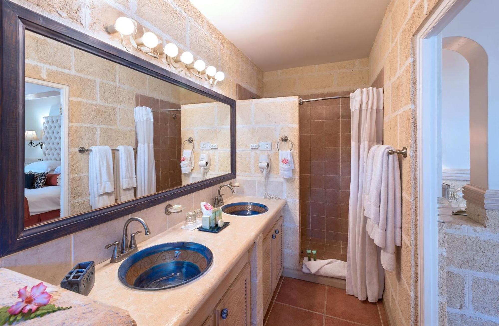 Garden Jr. Suite with Whirlpool