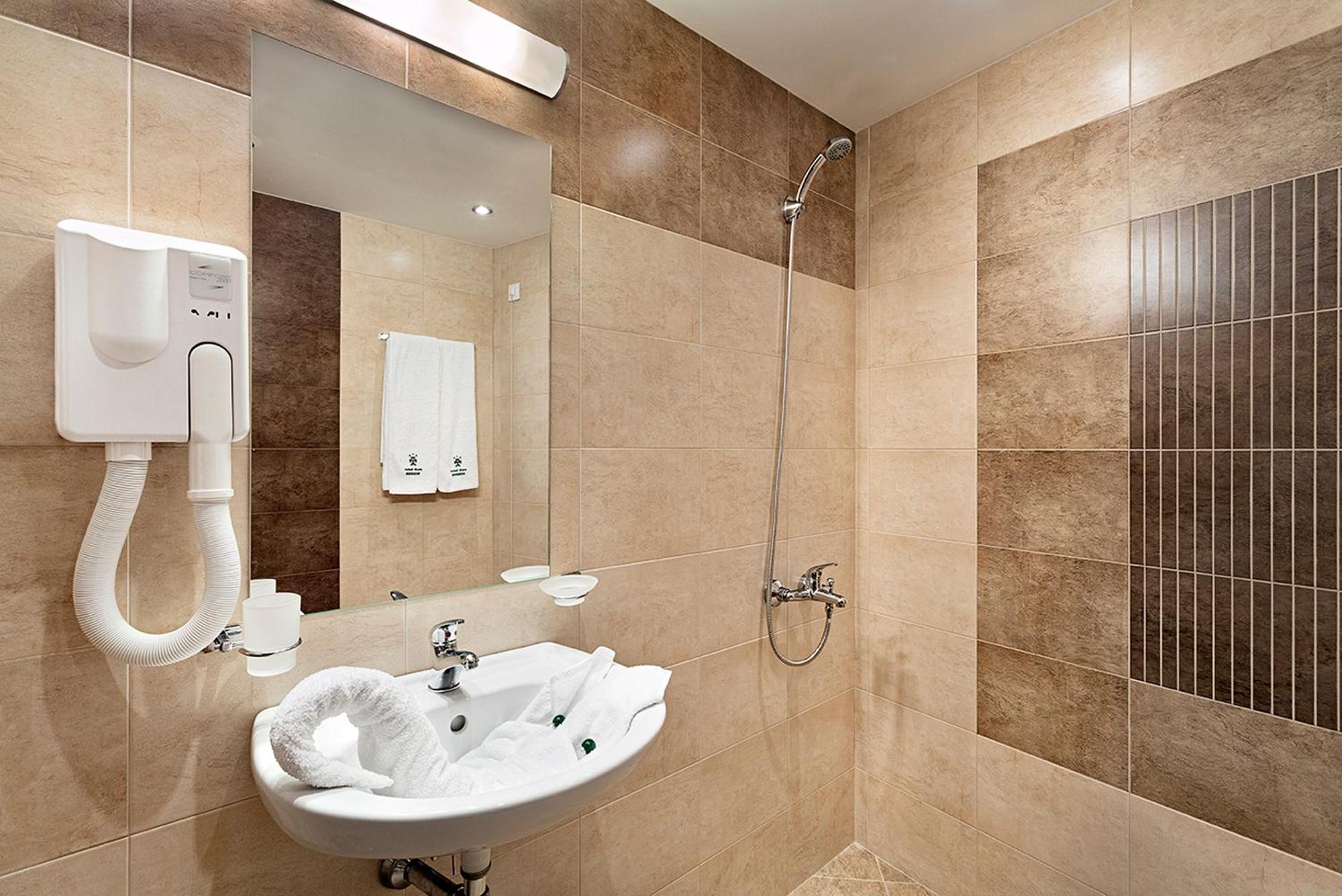 Panorama Suite with King size bed with free tea/coffee making facilities