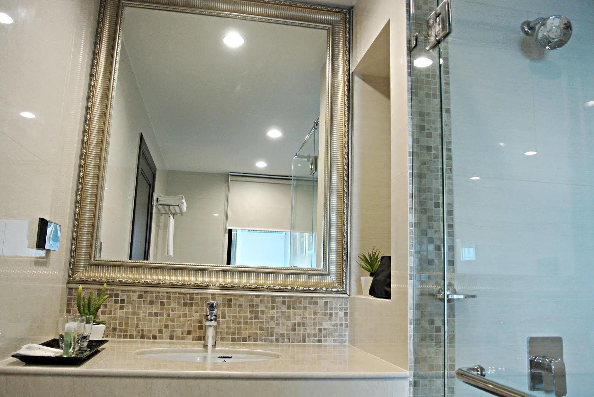 Twin Room with Bath