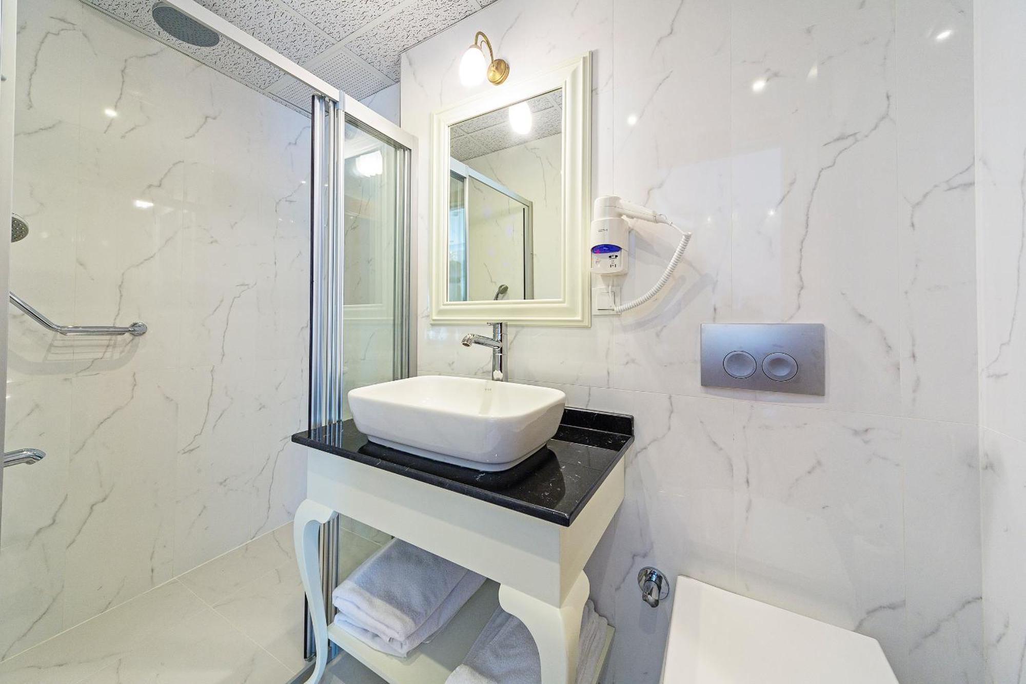 Economy Twin Room