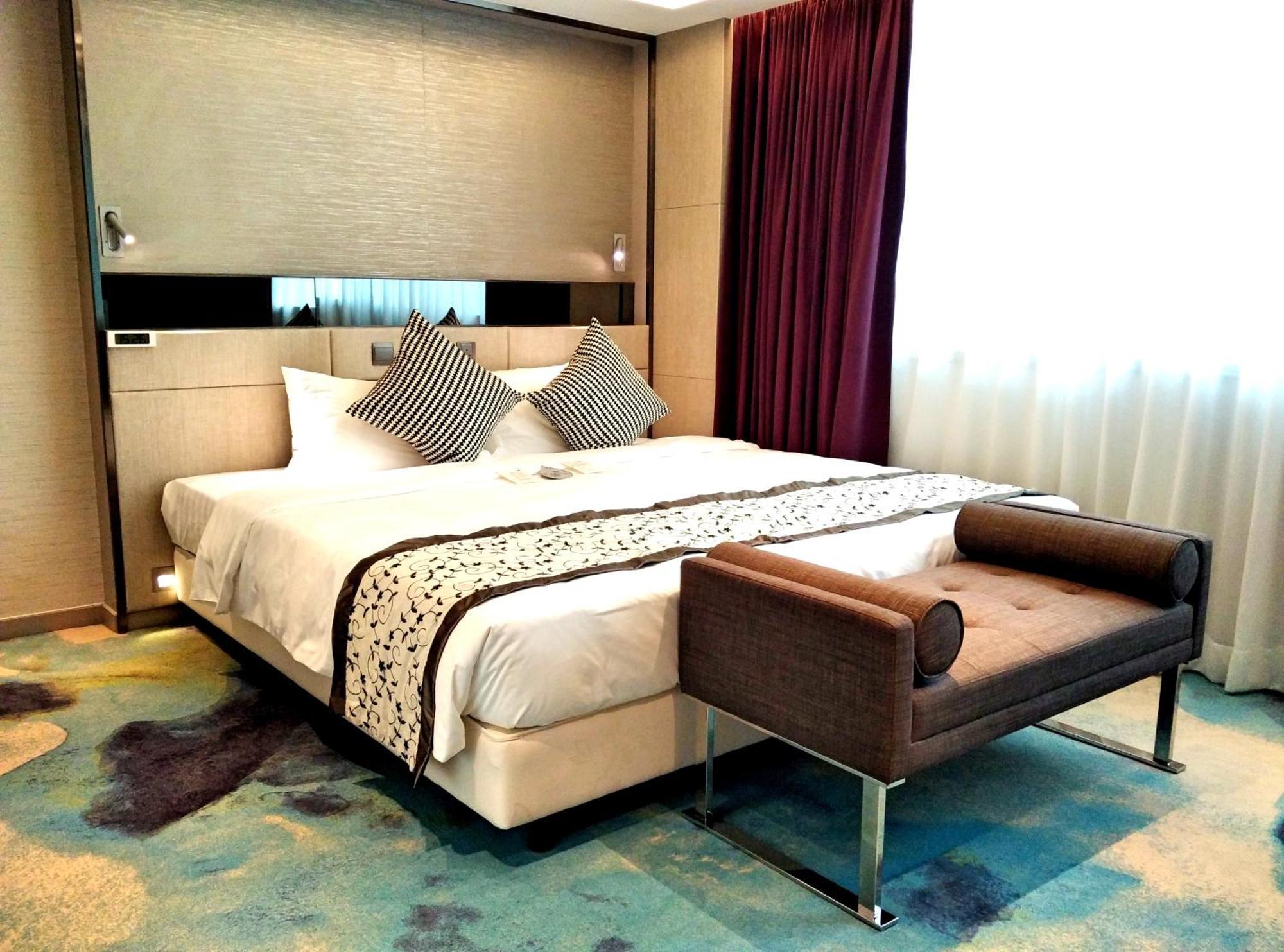 Signature King Suite
