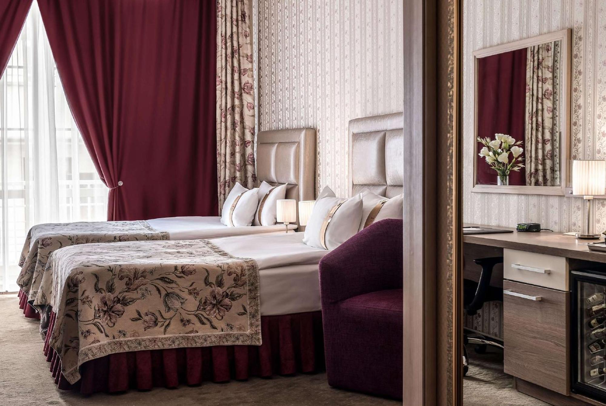 Double Room with Two Single Beds and Balcony - Non-Smoking