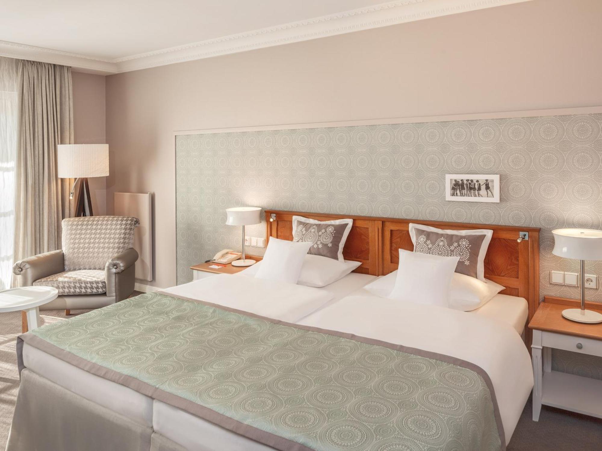 Deluxe Double Room with Side Sea View