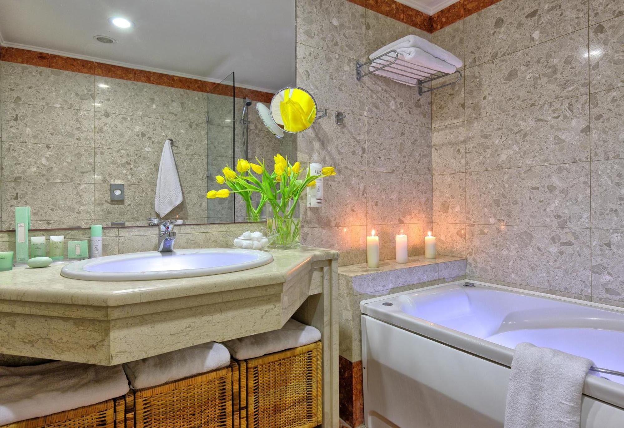 Suite with Side Sea View