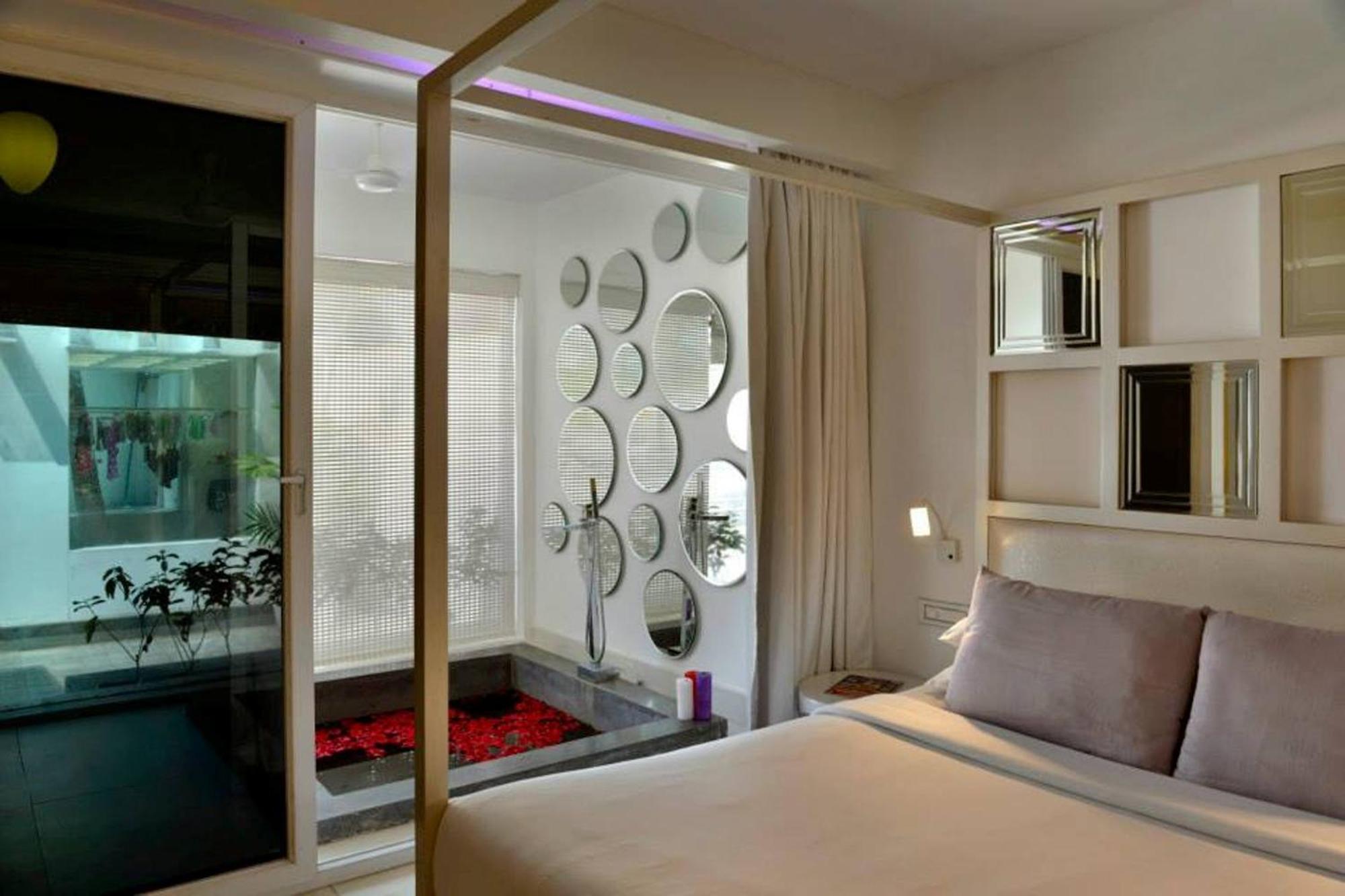 Studio Suite with Plunge Pool (Complimentary Cocktail on Arrival) -  Happy Hours 1+1 from 5 pm to 7 pm on selected brands
