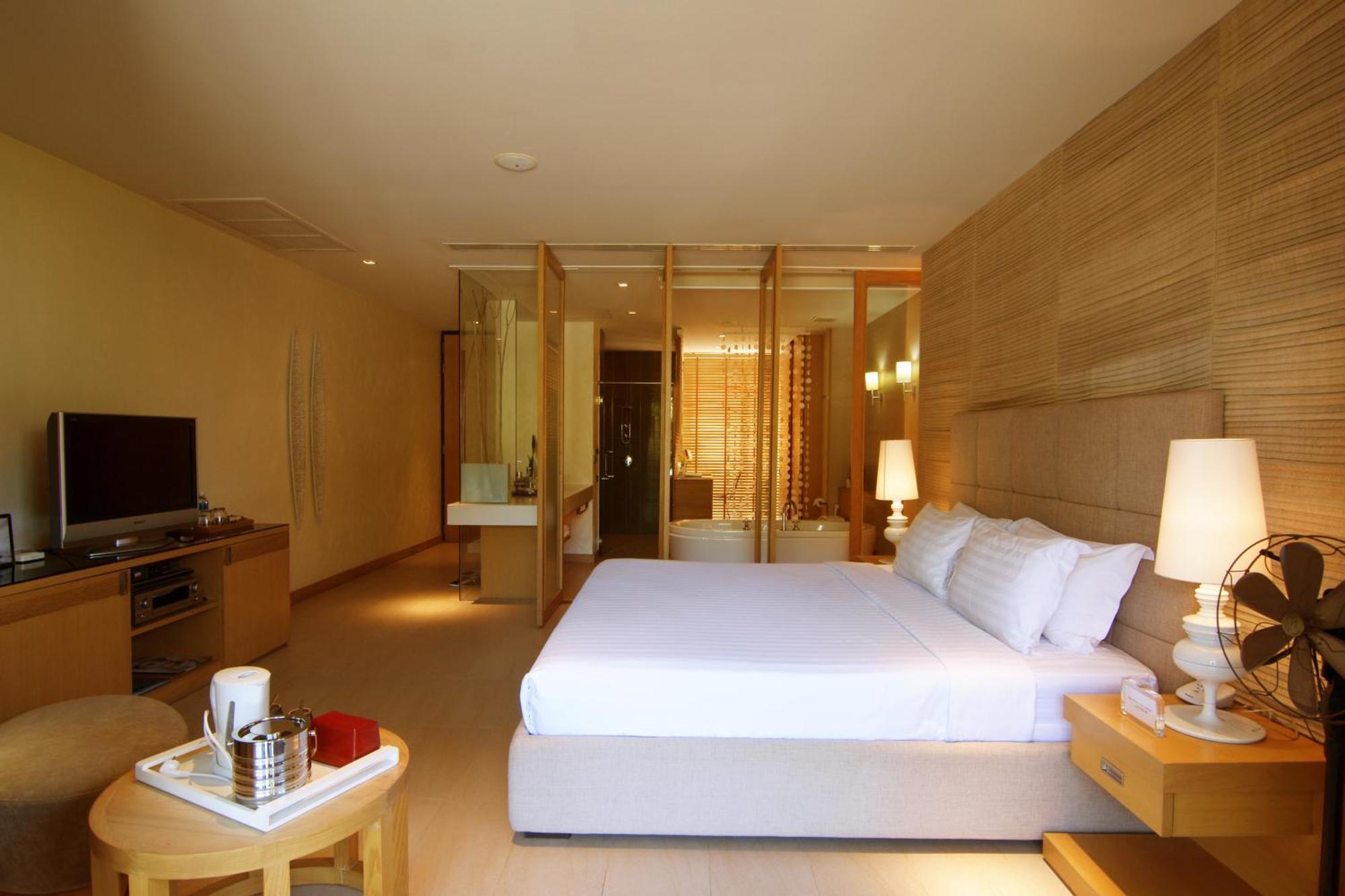 Deluxe Double Room with Partial Sea View