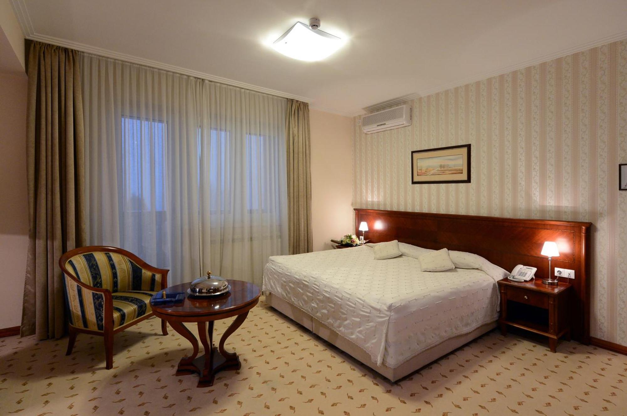 Suite with Free Parking