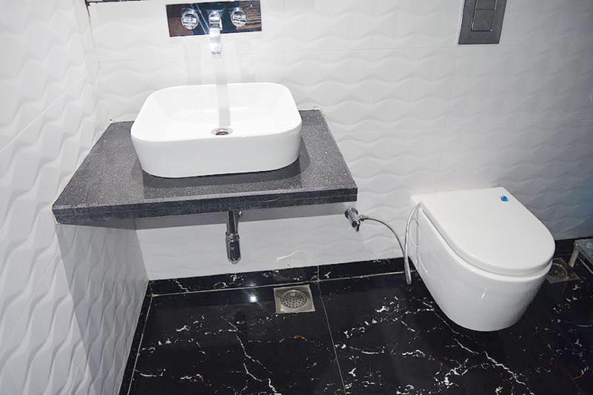 Deluxe Double Room (2 Adults + 1 Child)