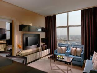 Club Queen Suite