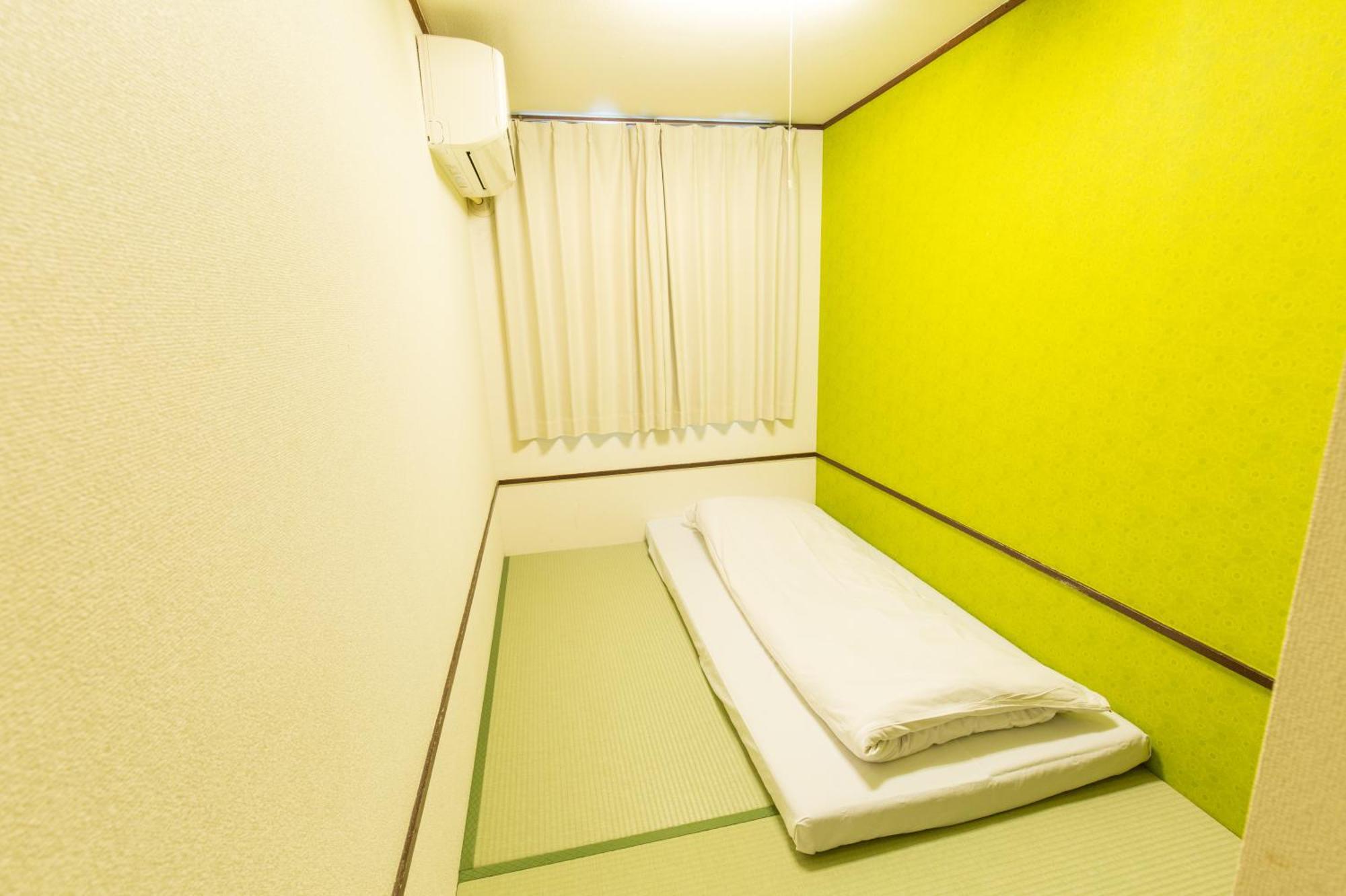 Japanese-Style Single Room with Shared Bathroom