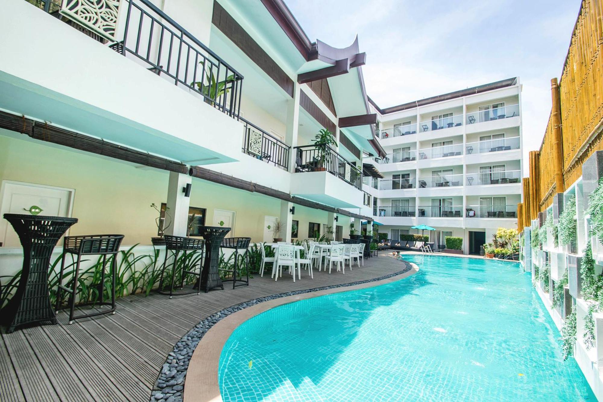 Deluxe Double or Twin Room with Pool Access