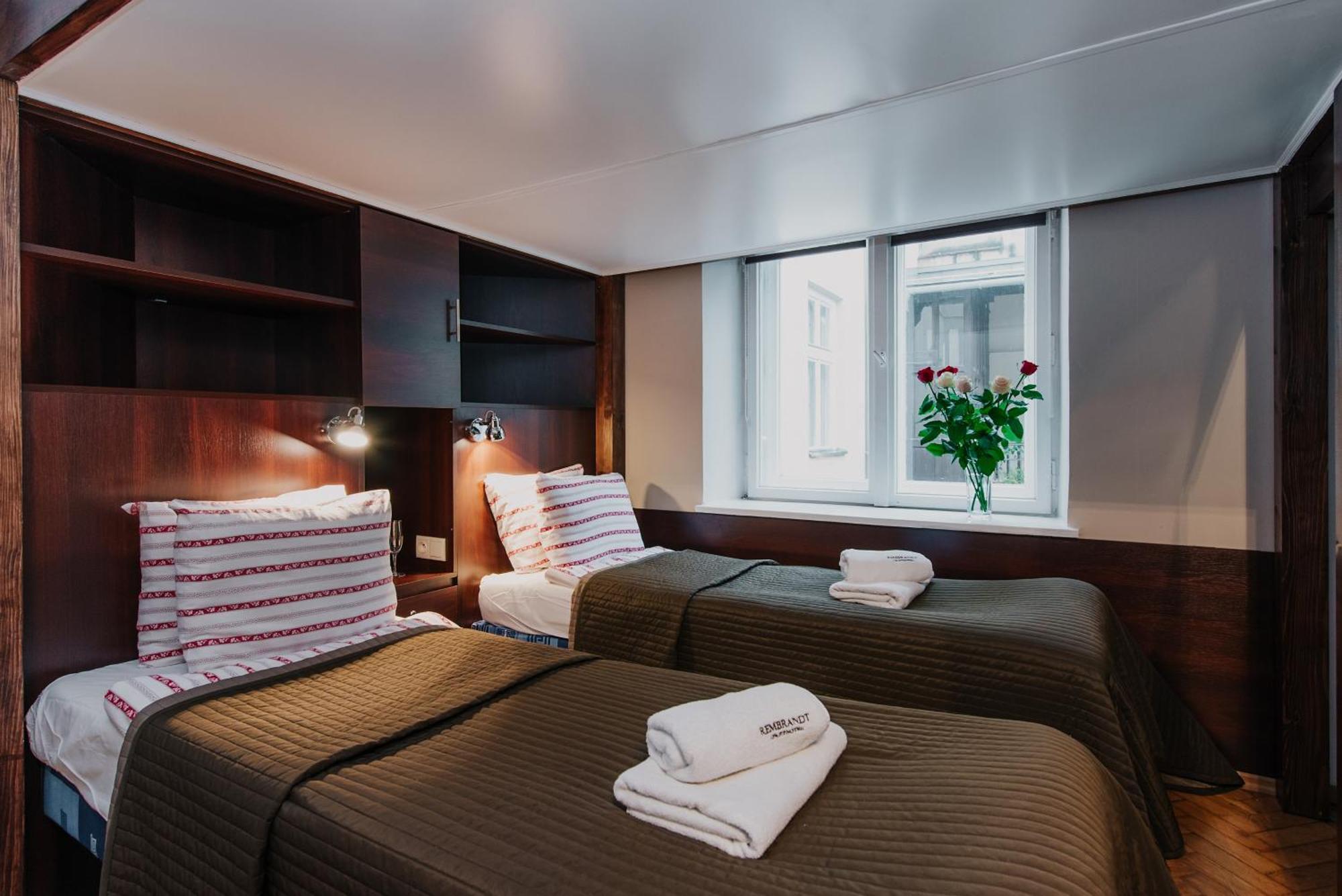 Single Bed in Mixed Dormitory Room