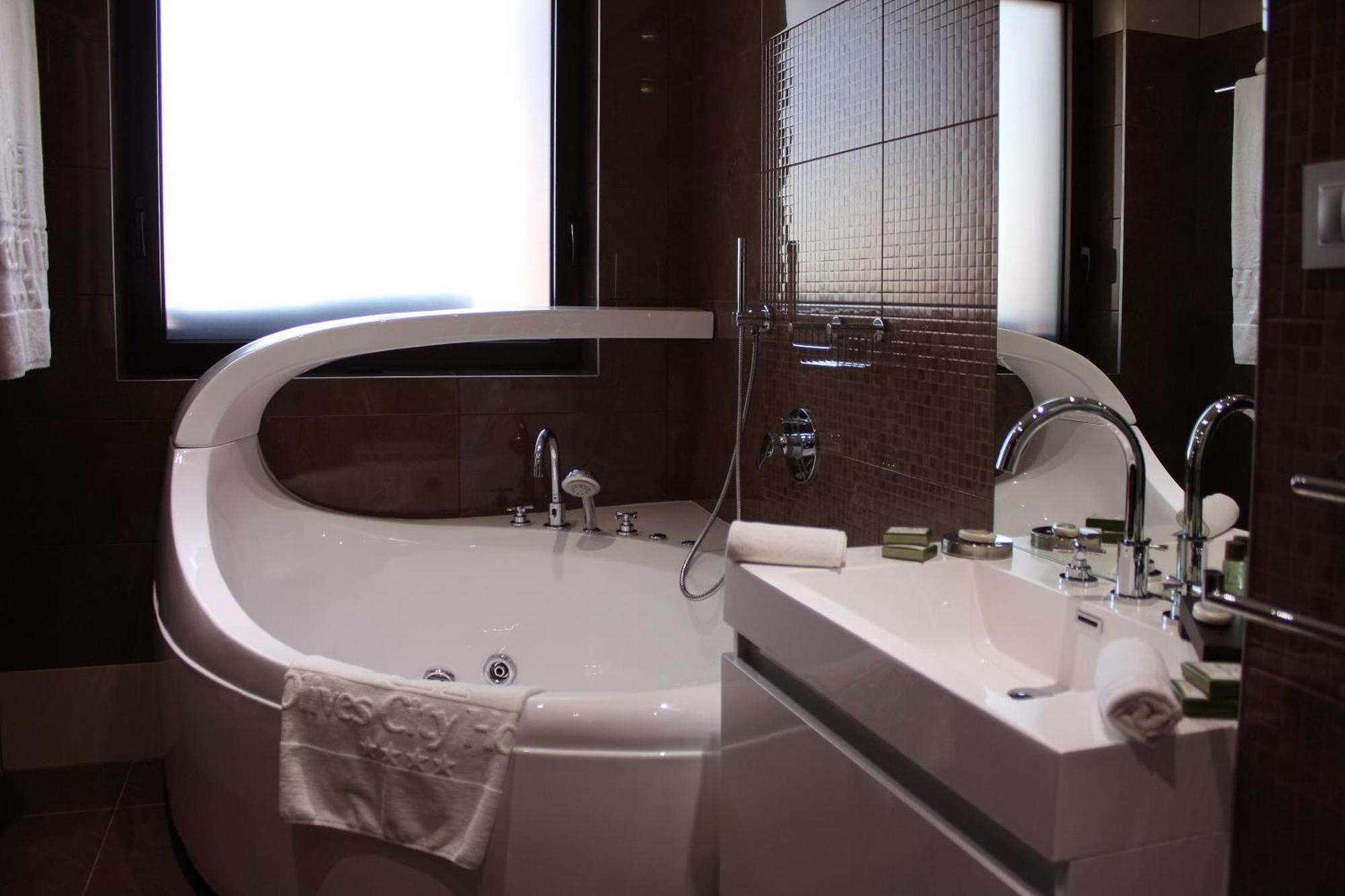 Two-Bedroom Apartment with Two King Beds - Non-Smoking