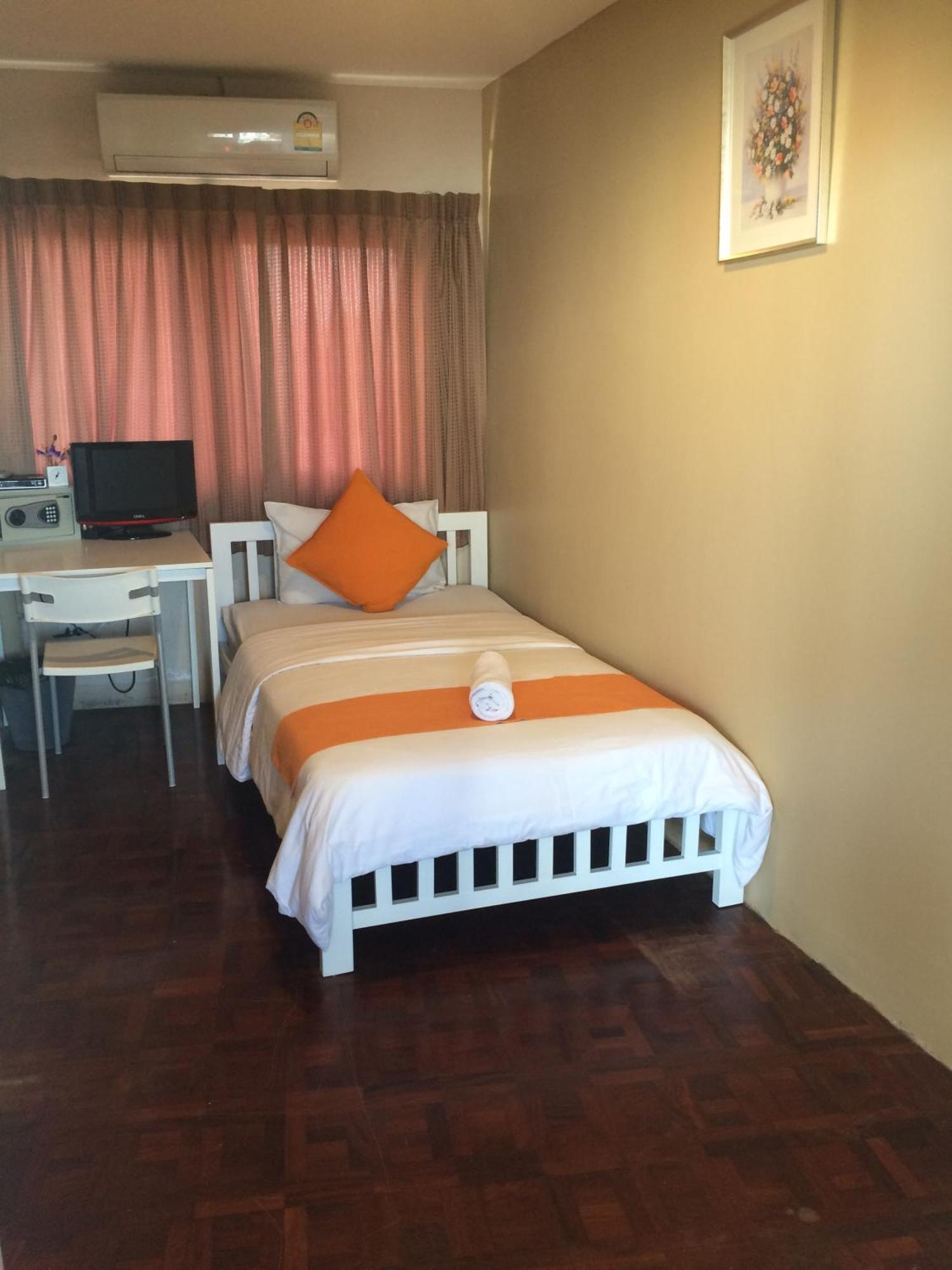 Single Room with Shared Bathroom