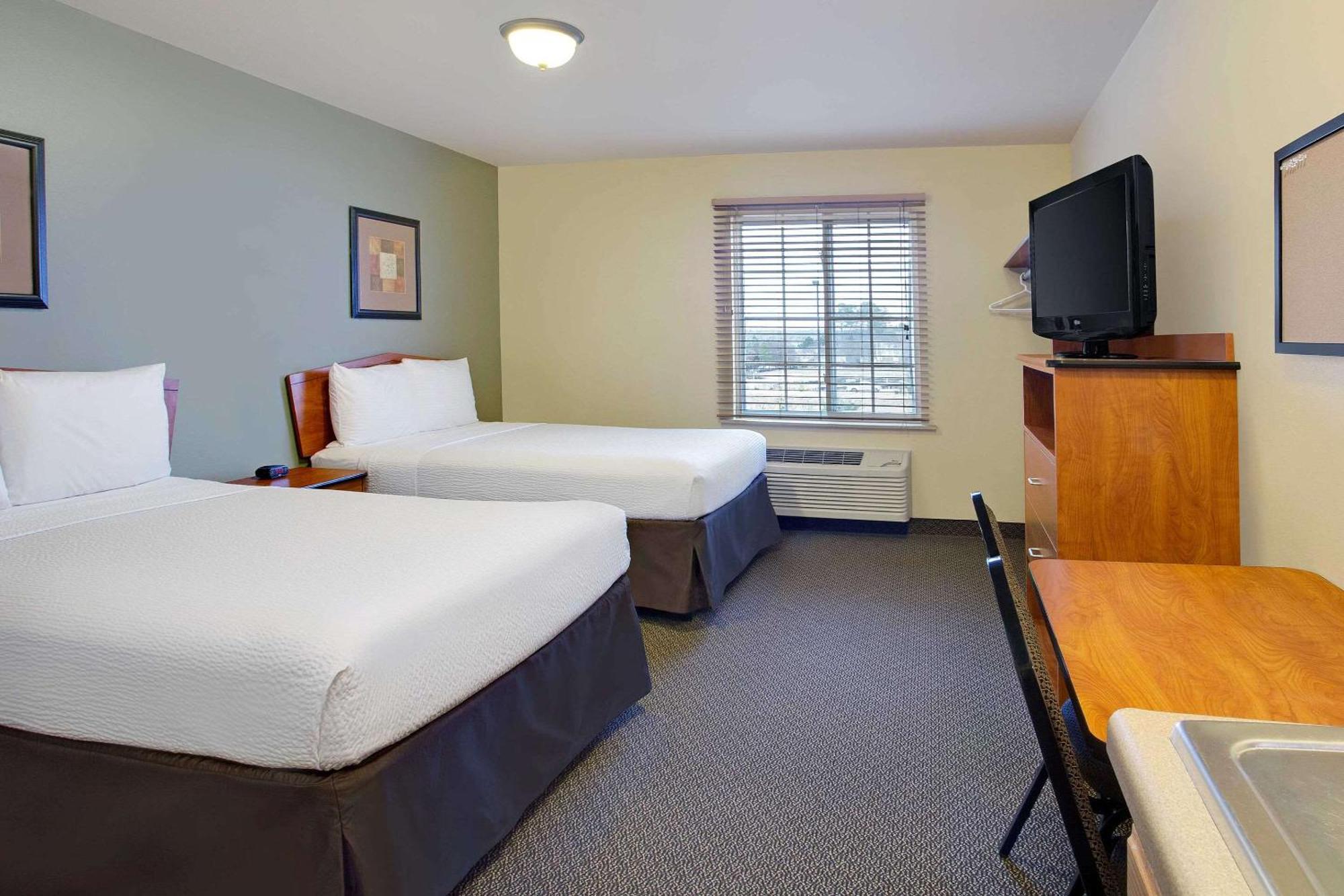 Queen Suite with Two Queen Beds - Smoking