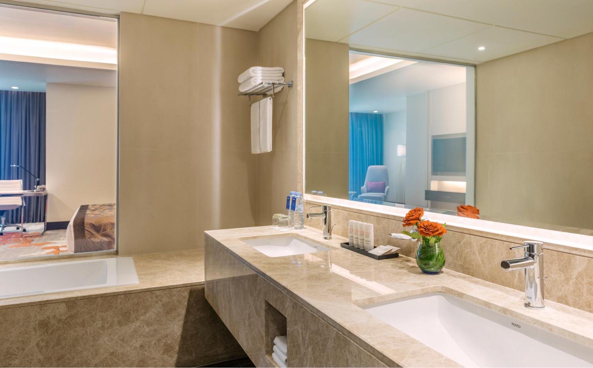 Junior Suite with Lounge Access