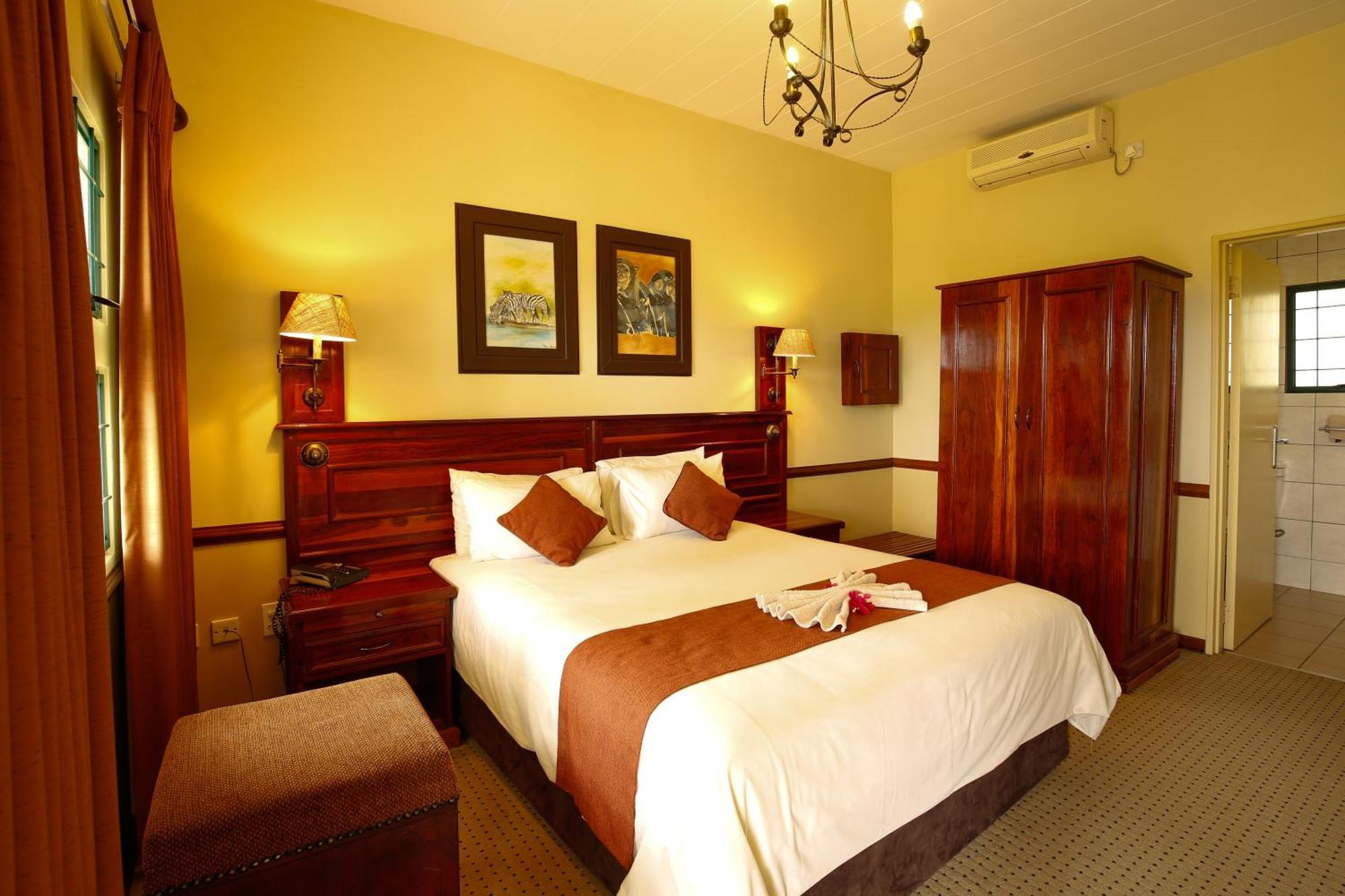 Deluxe Queen Room with River View