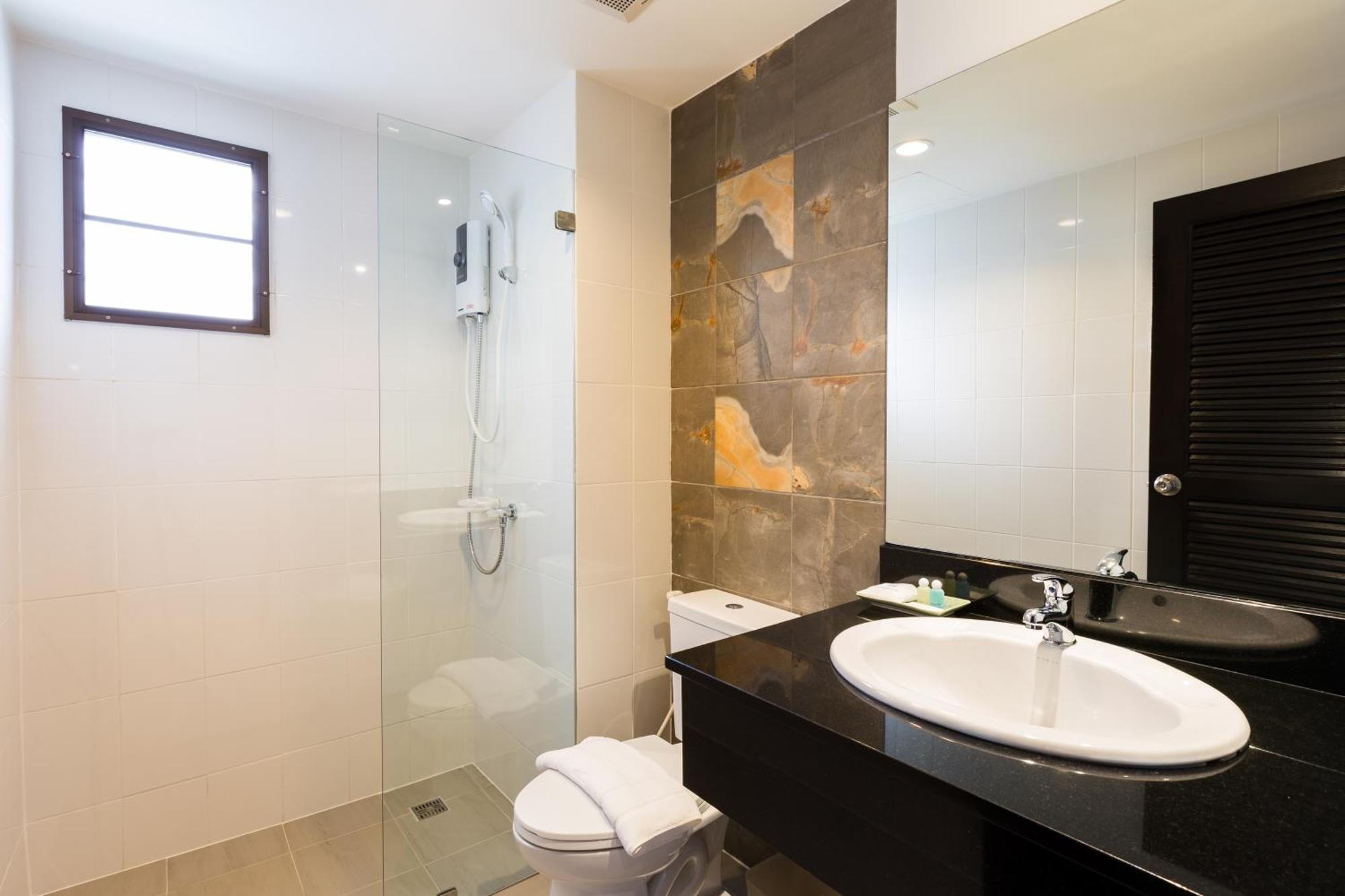 Deluxe Double or Twin Room with Pool View