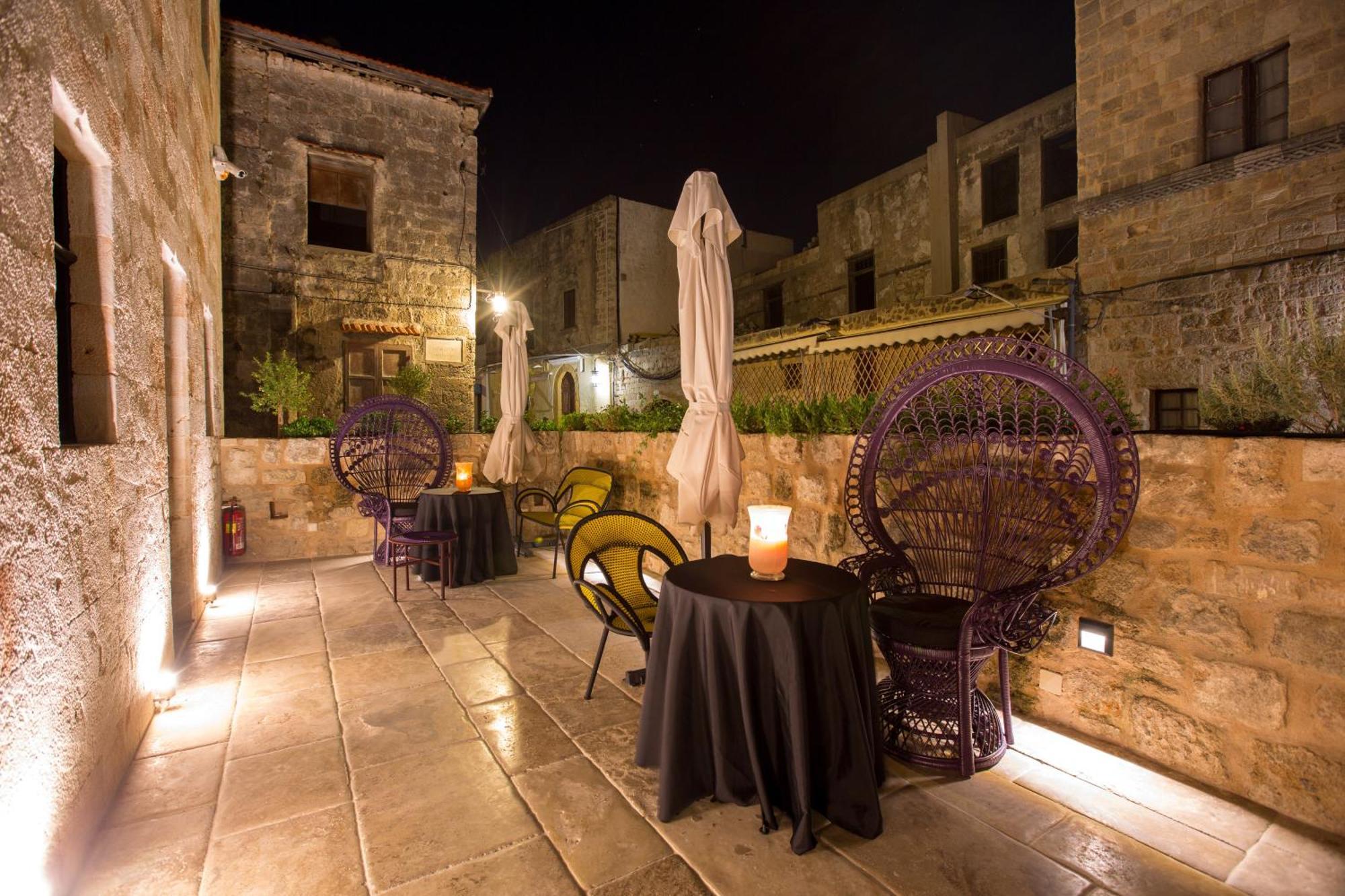 Suite with Balcony - Danai