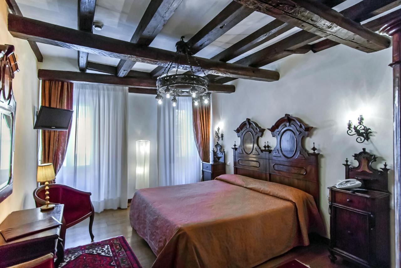 Deluxe Double or Twin Room with City View