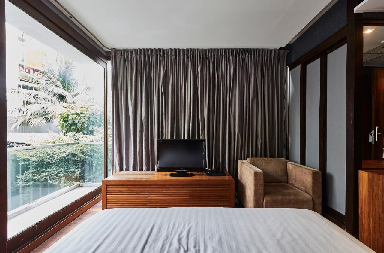 Studio King Bed