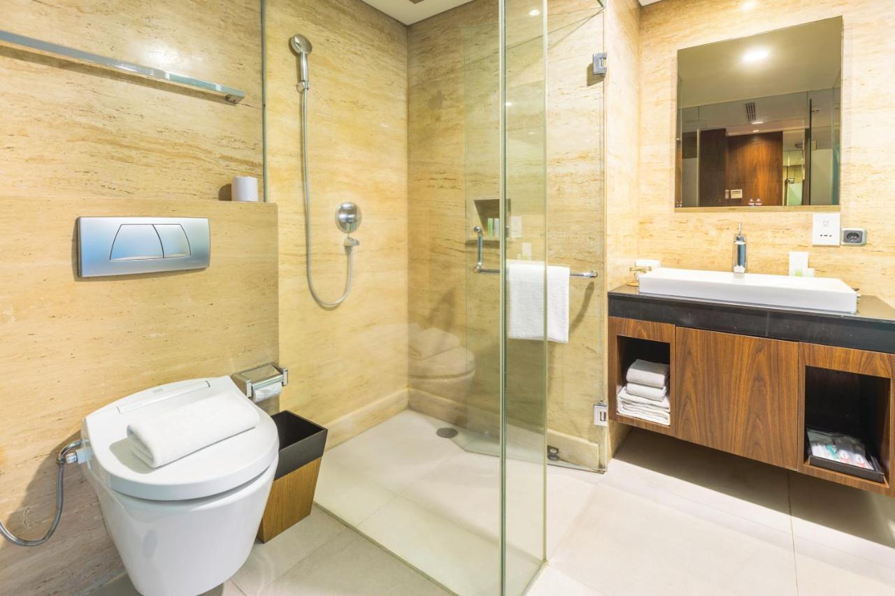 Deluxe Room with Free 60 Minutes Spa treatment for 2 people (not valid for Facial and Nail treatment)