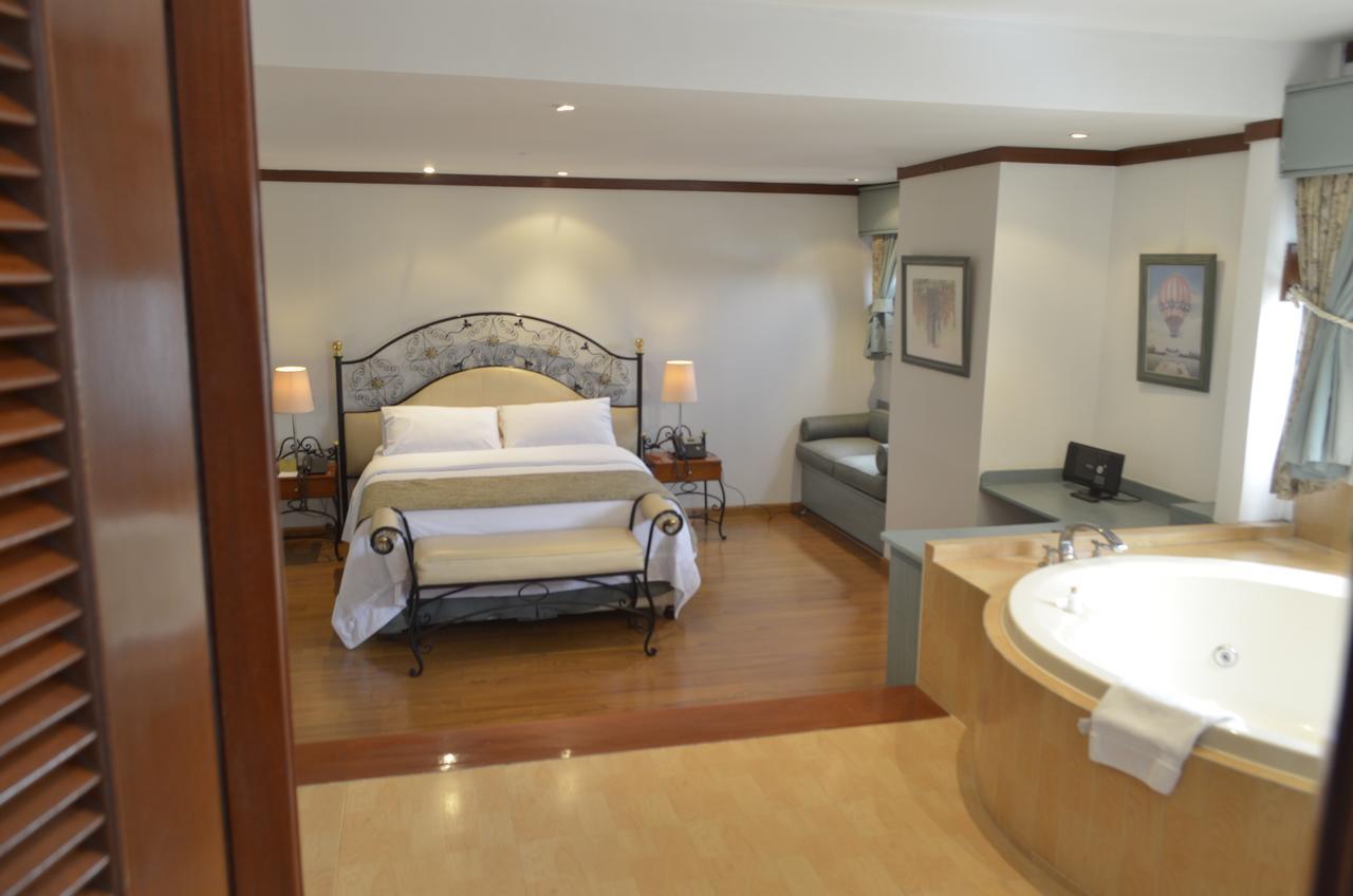 Suite with Hot Tub