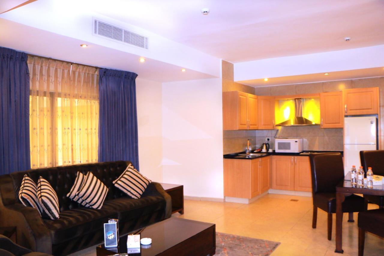 City Rose Suite (1 Adult)