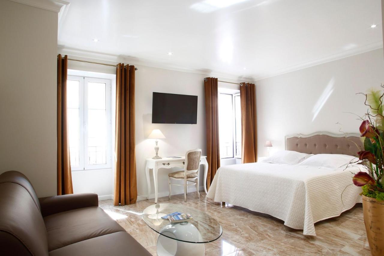 Deluxe King Suite