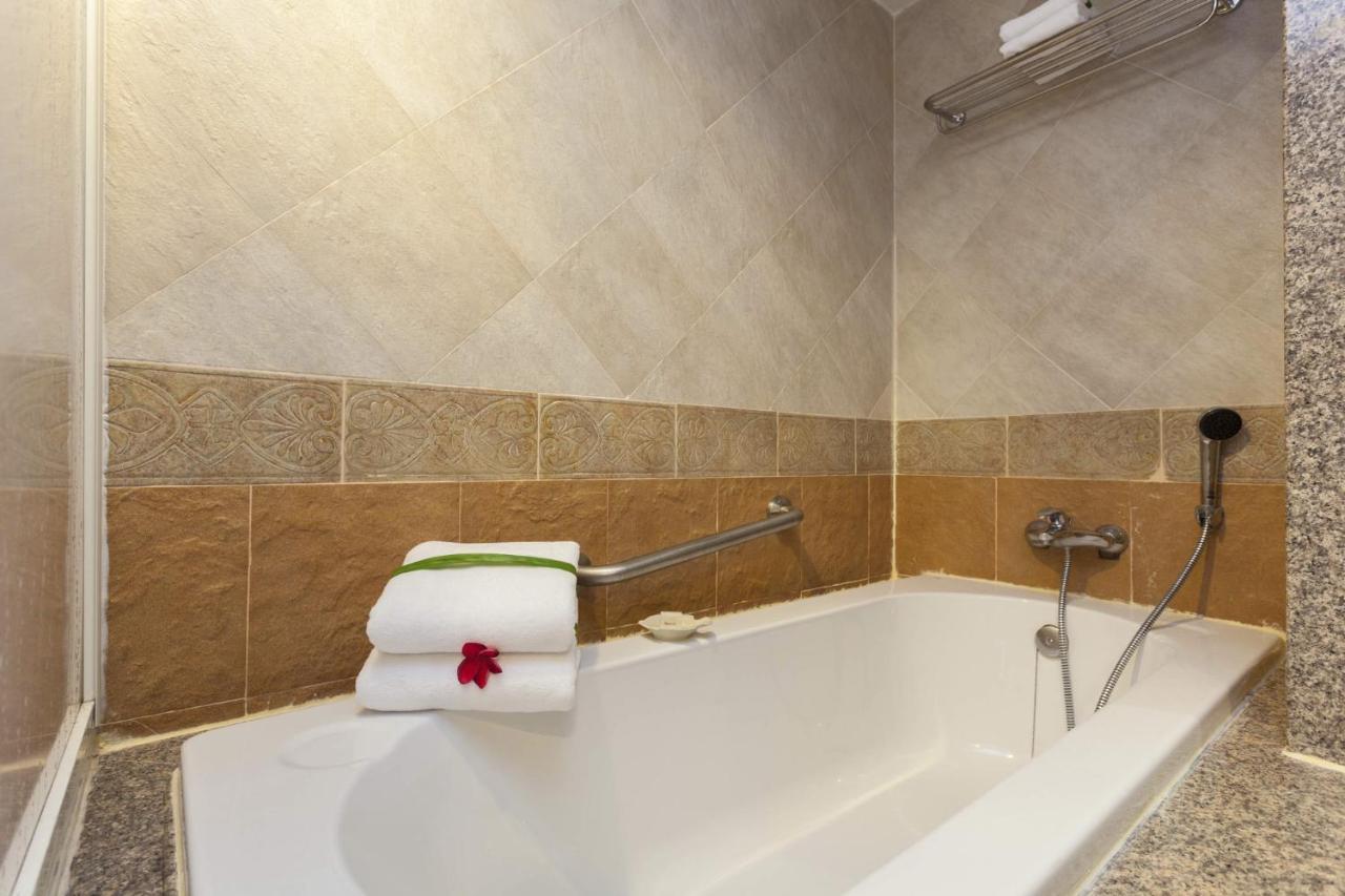Deluxe Double or Twin Room with Sea View