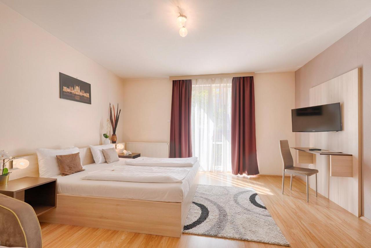Deluxe Double Room with Extra Bed