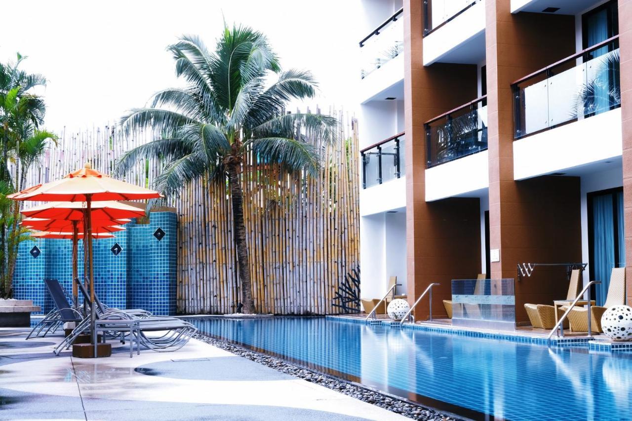 Deluxe Pool Access