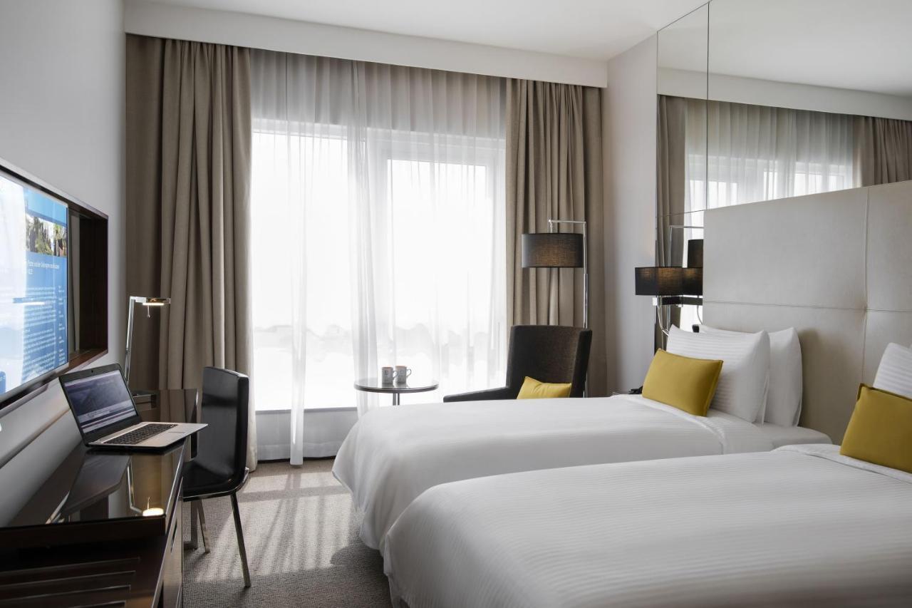 Family Connecting Rooms - Queen and Twin Beds