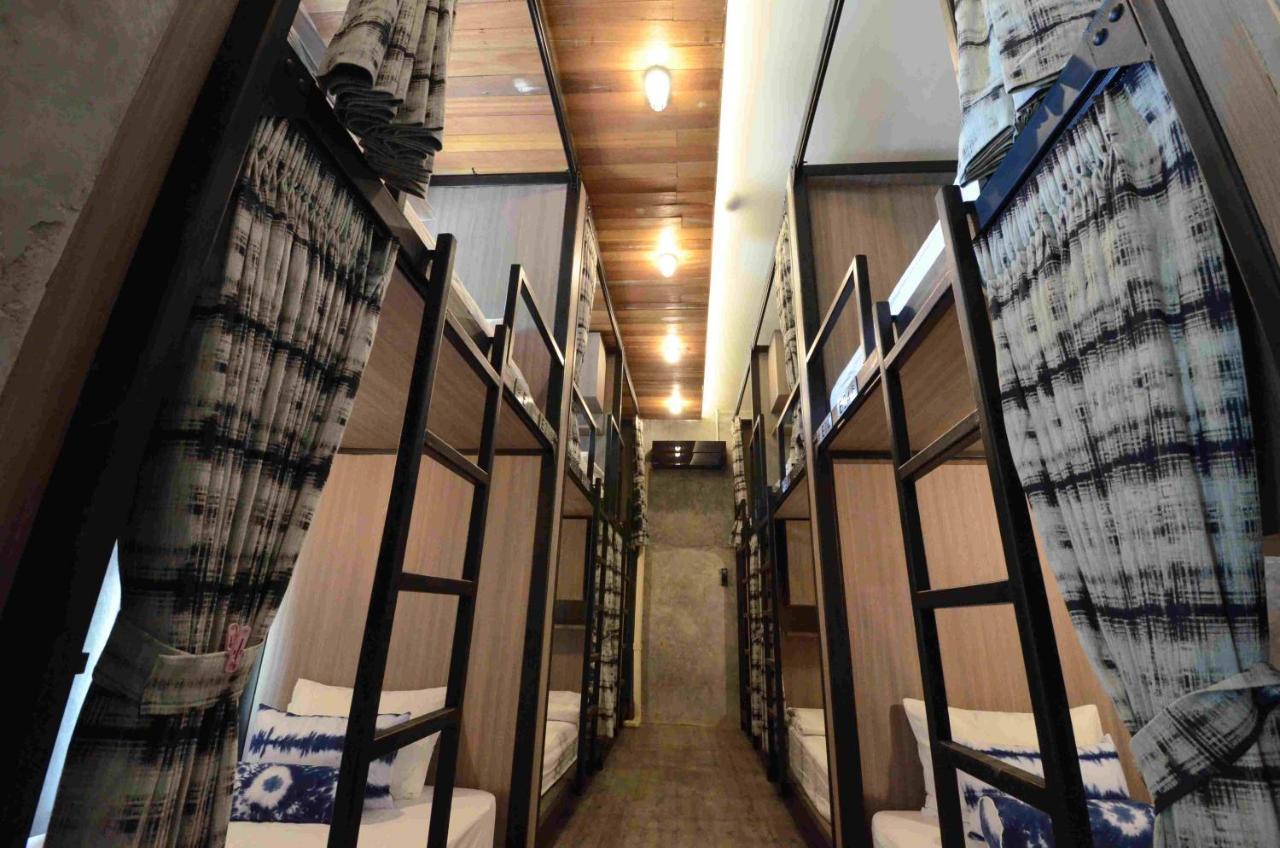 Single Bed in Mixed Dormitory Room