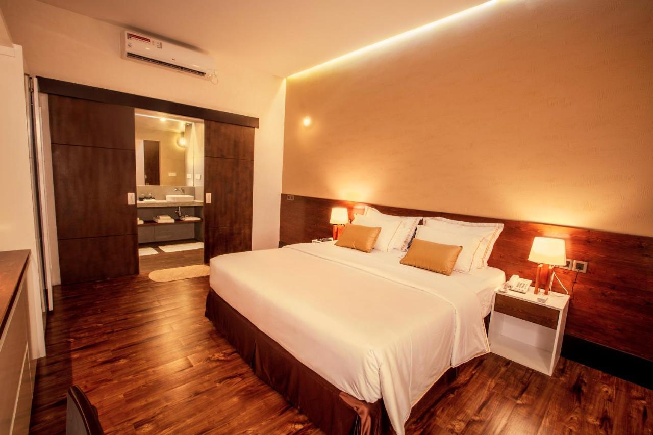 Deluxe King Room with Inside View and 20% Discount on Food and Beverages