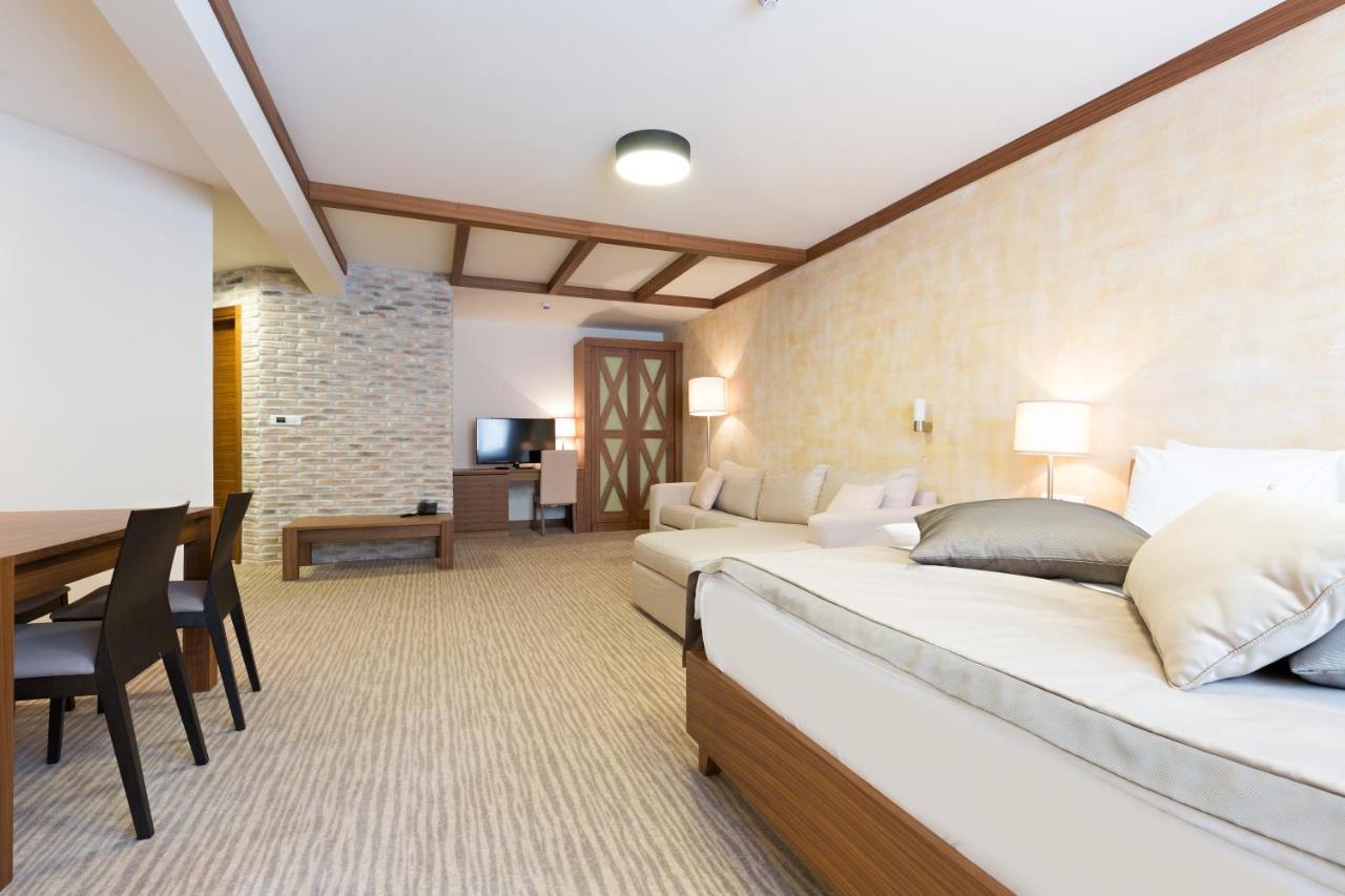 Deluxe Family Suite